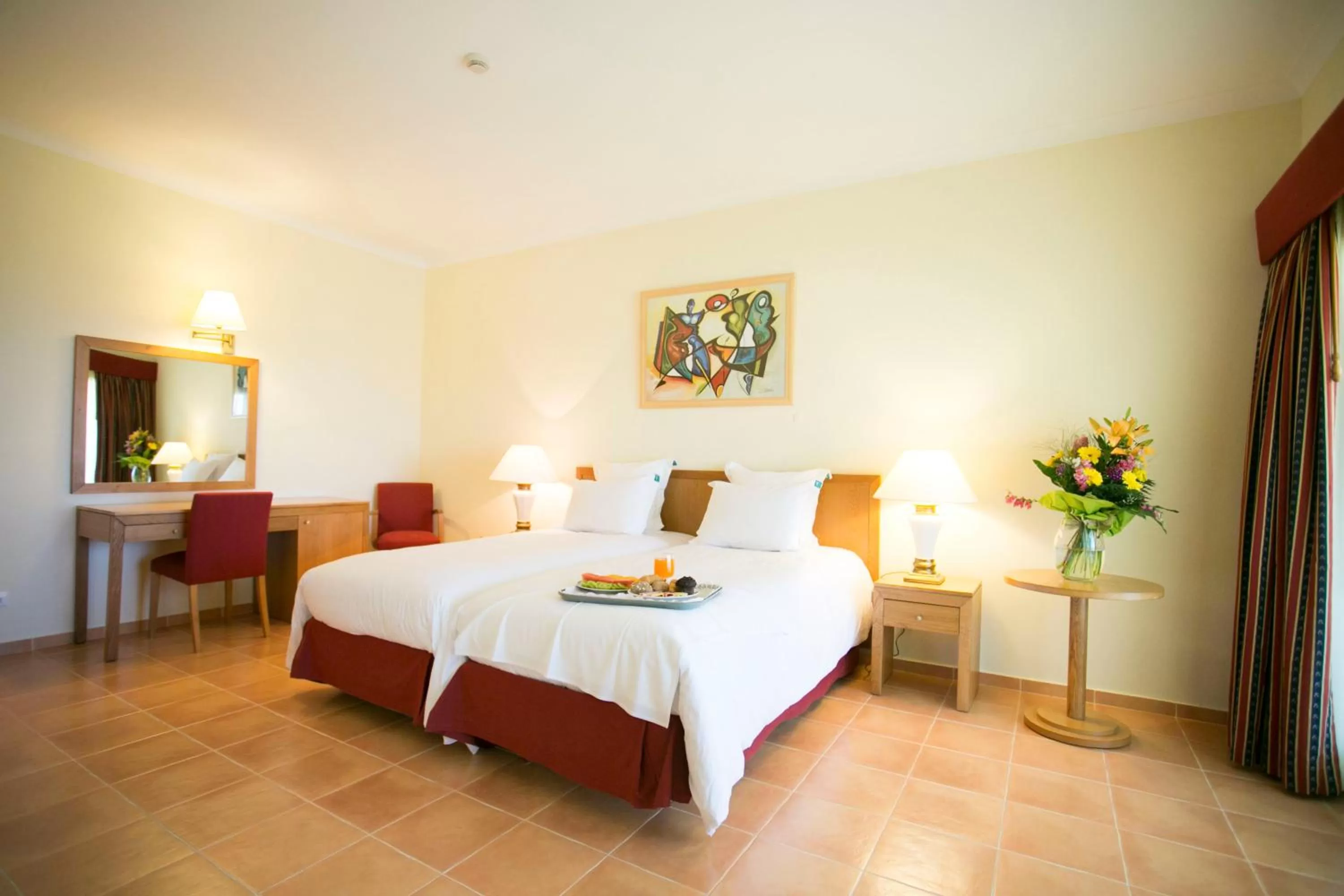 Suite with Balcony - single occupancy in Mirachoro Carvoeiro