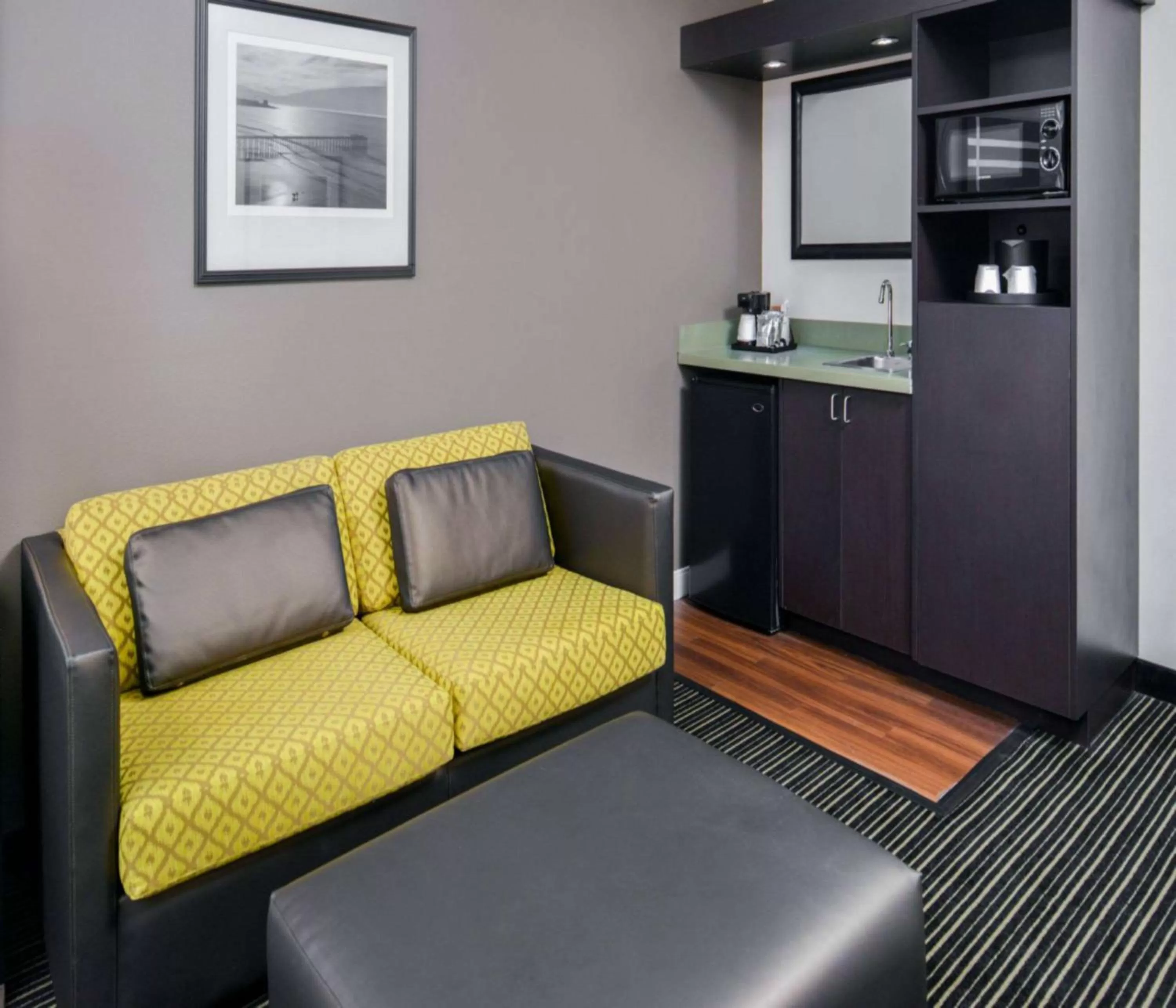 King Studio with Sofa Bed - Non-Smoking in Hampton Inn & Suites San Francisco-Burlingame-Airport South