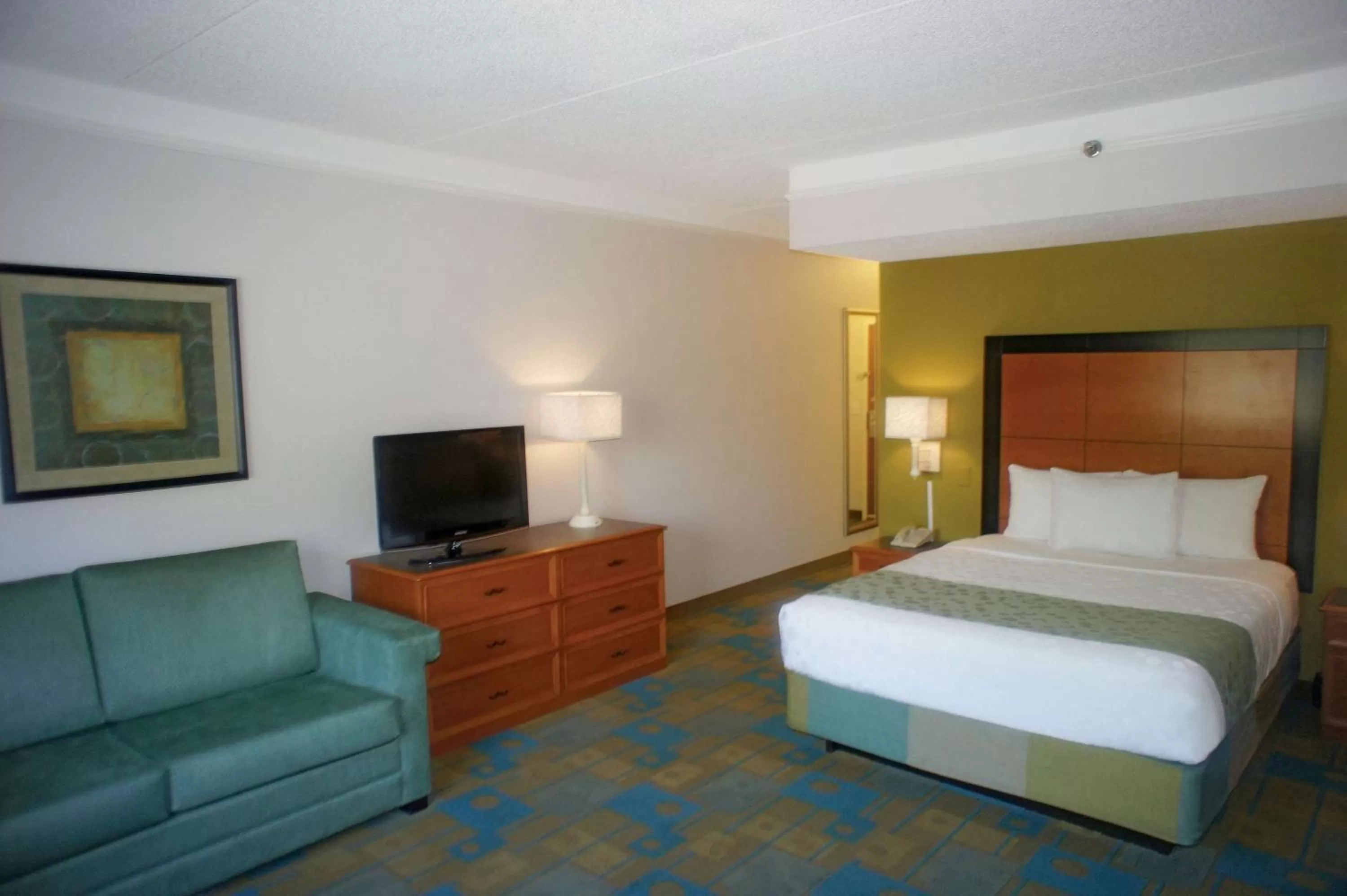 Photo of the whole room, Bed in La Quinta by Wyndham St. Pete-Clearwater Airport