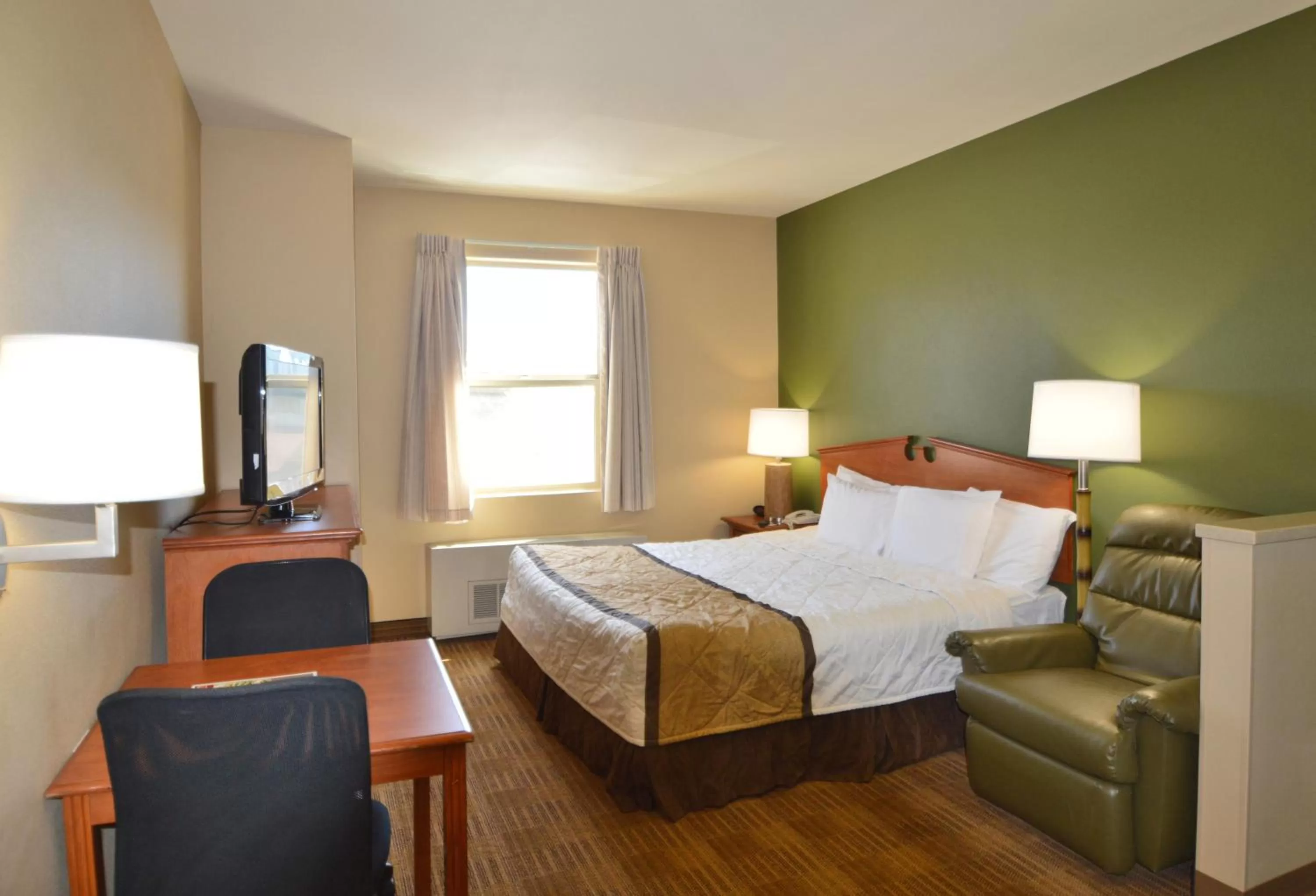 Bed in Extended Stay America Suites - Anchorage - Downtown
