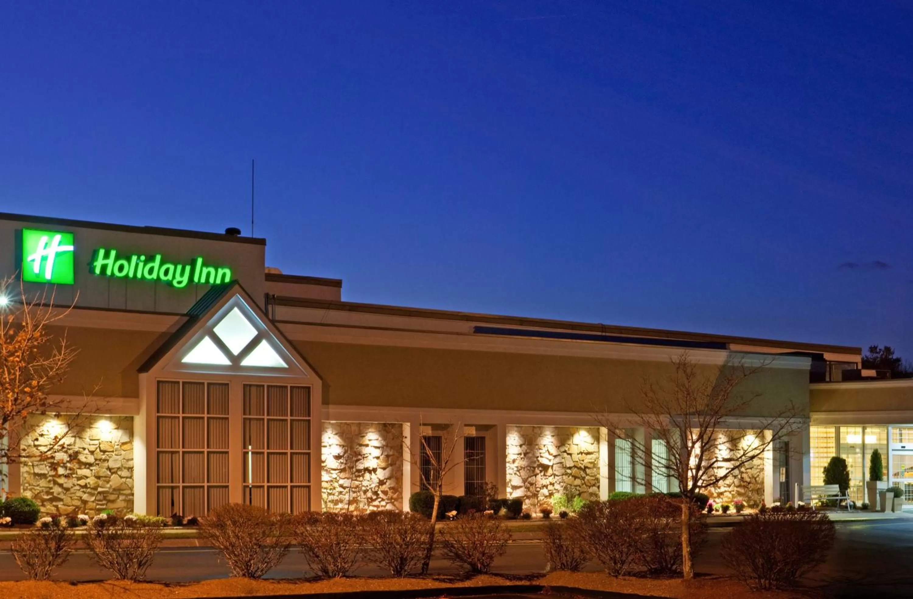 Property building in enVision Hotel & Conference Center Mansfield-Foxboro