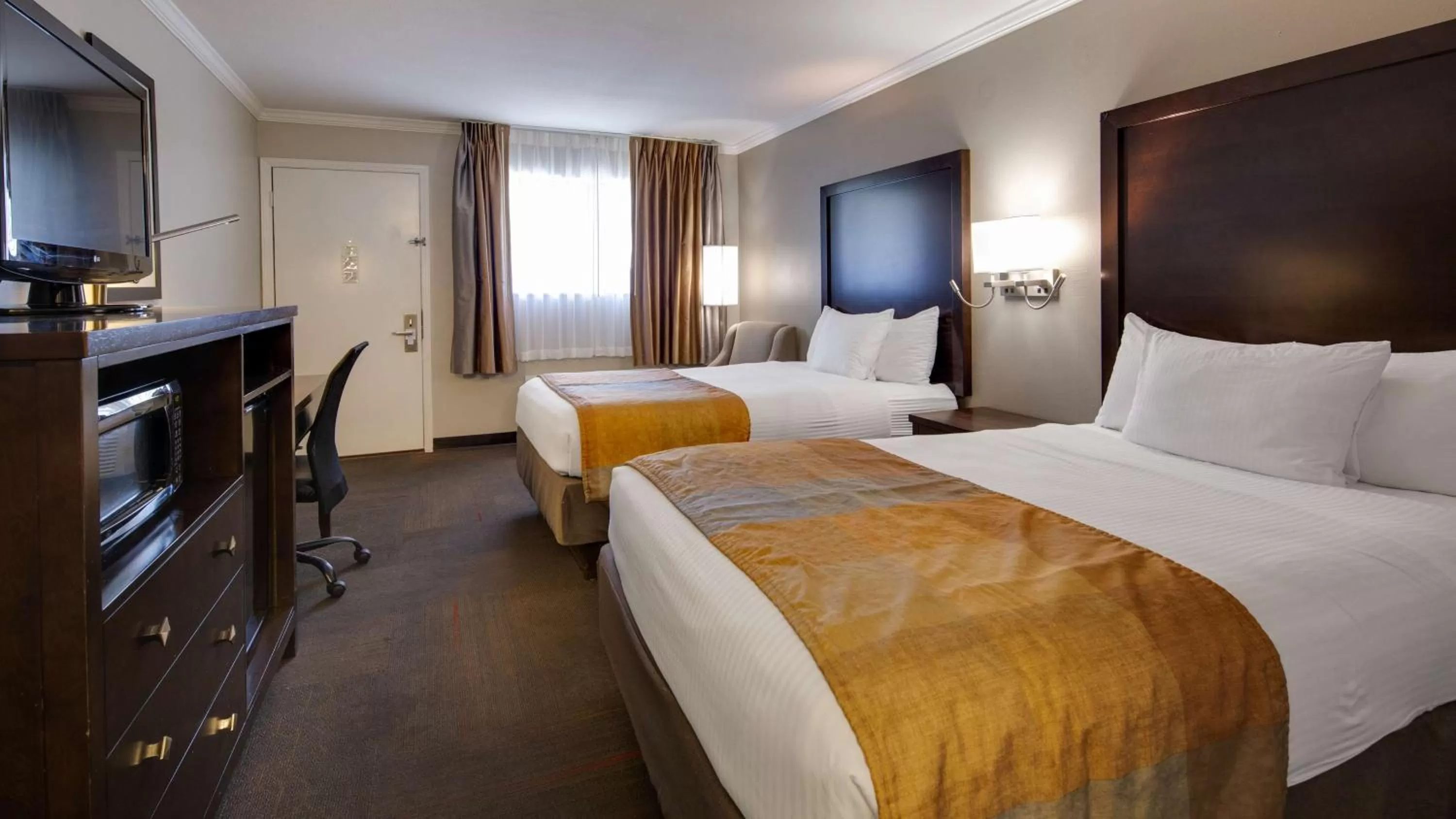 Photo of the whole room, Bed in Best Western Clermont