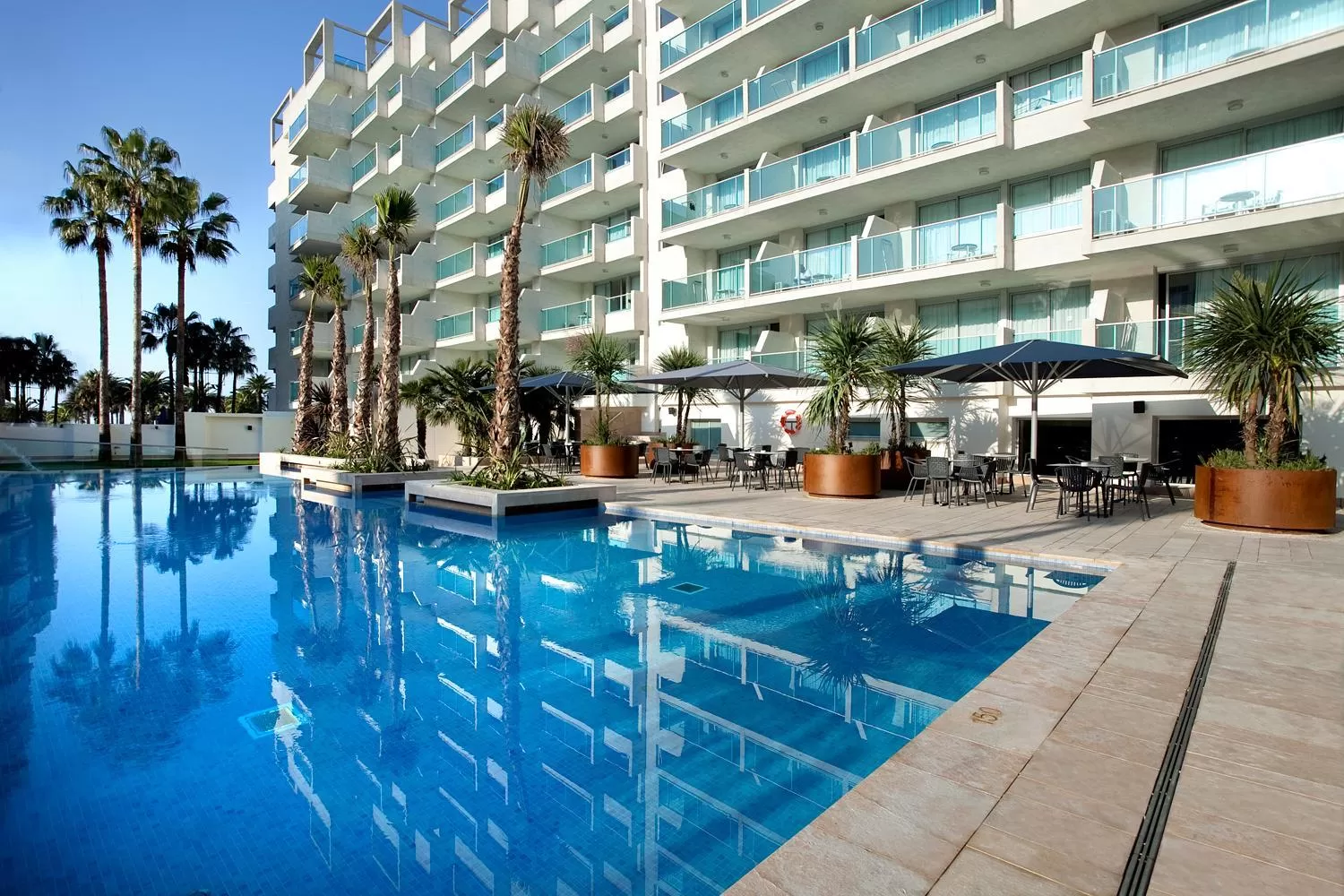 Swimming pool in Blaumar Hotel