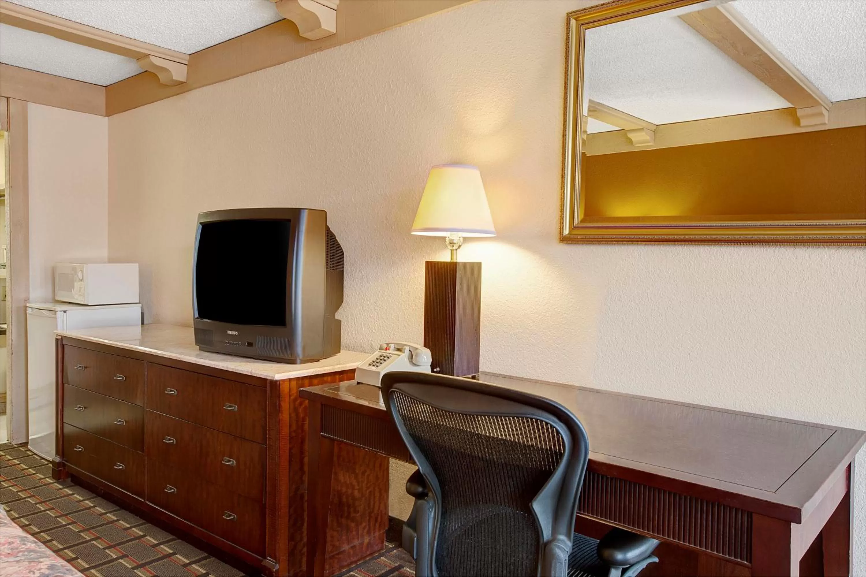 King Studio - Non-Smoking in Knights Inn Greensburg