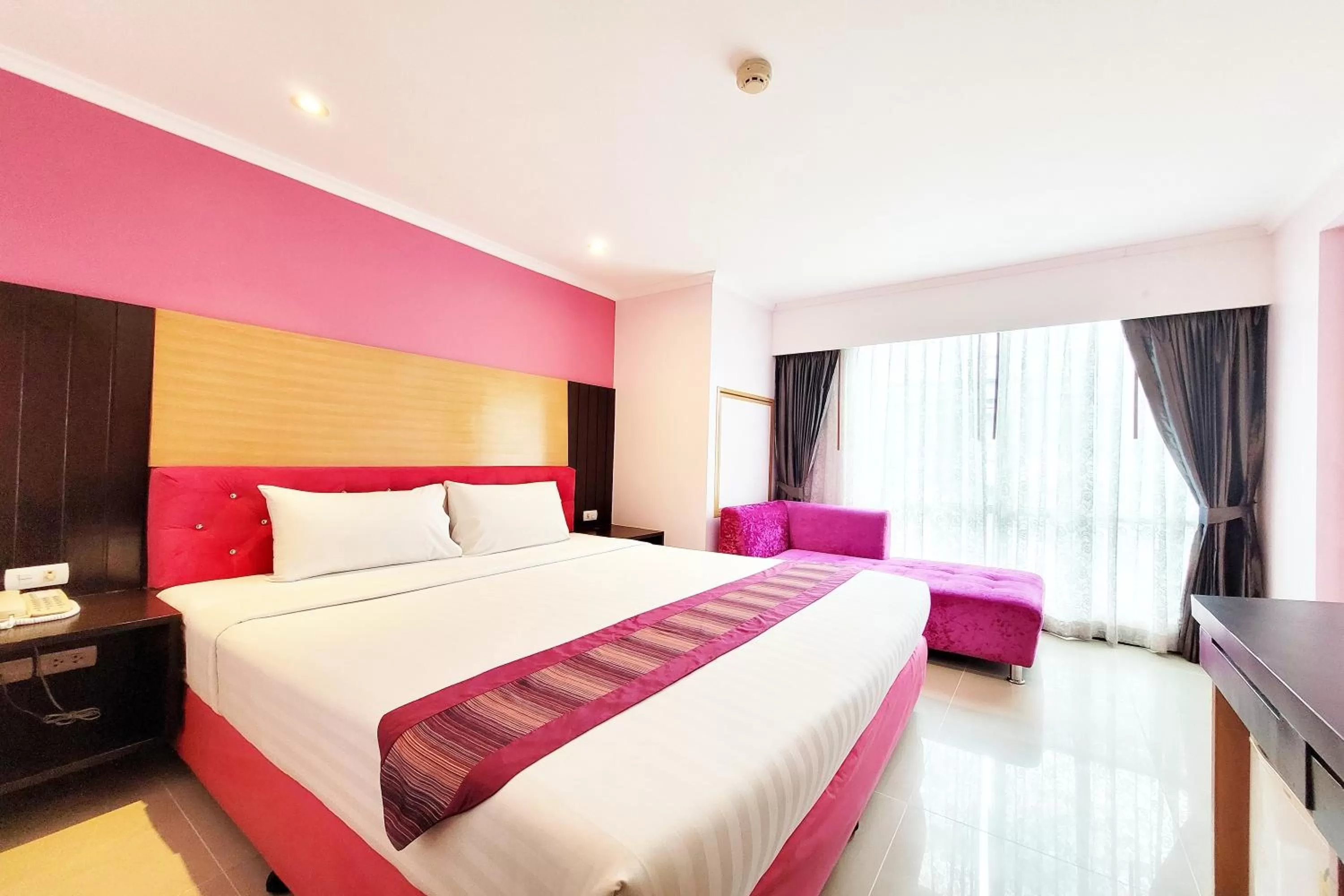 Deluxe Double Room with Bathtub in Citin Pratunam Bangkok by Compass Hospitality
