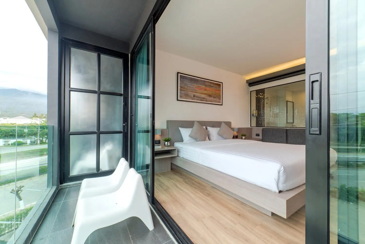 Deluxe Double Room with Balcony in Pause and Play Hotel