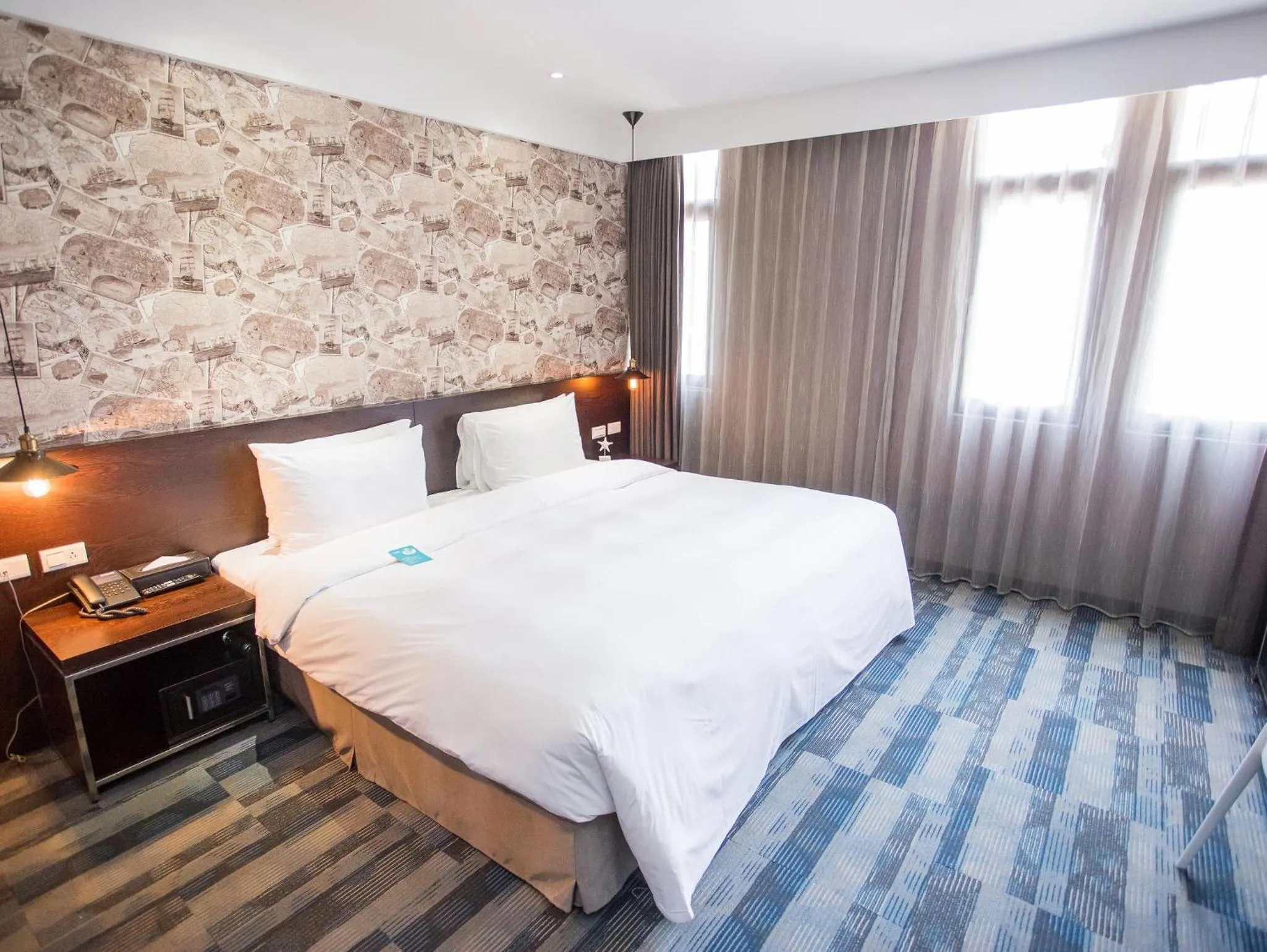 Deluxe Double Room in Khan Hotel