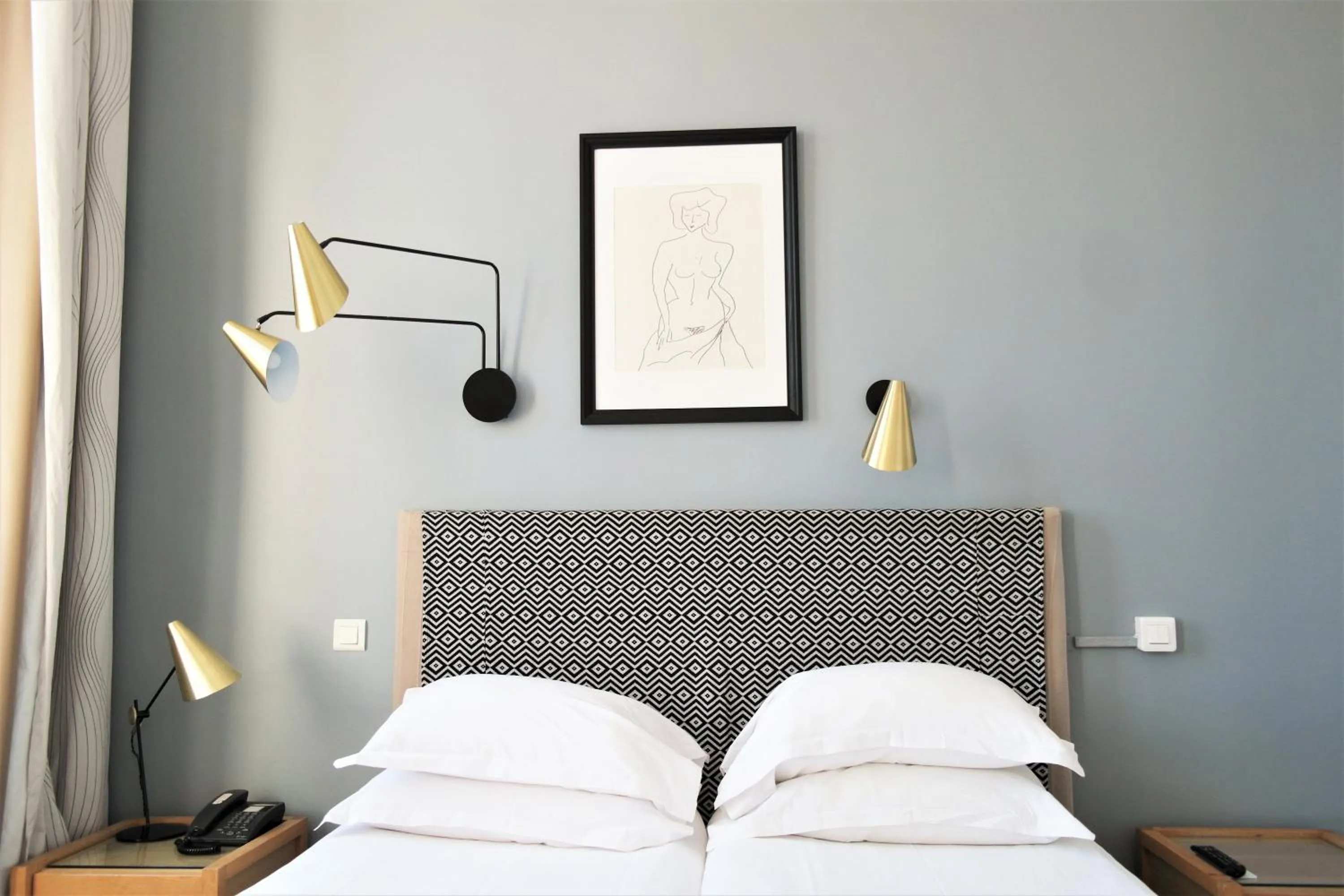 Double or Twin room with side view on the Old Port in Hotel Belle-Vue Vieux-Port