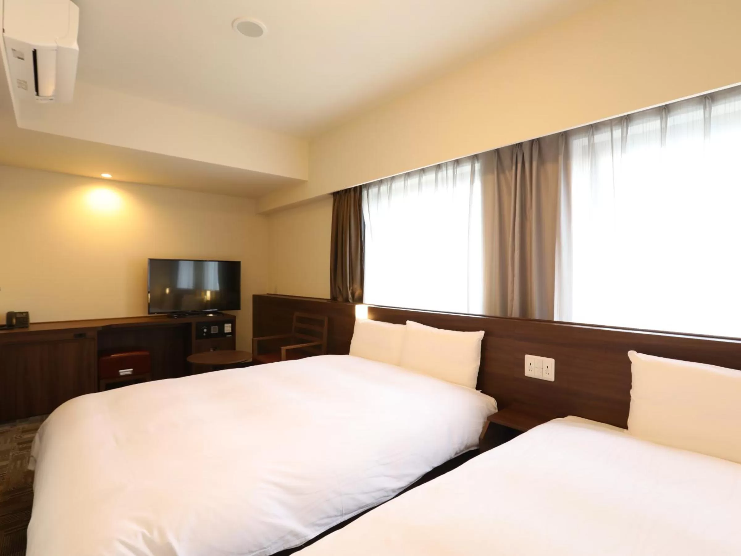 Deluxe Twin Room in Dormy Inn Ikebukuro - Natural Hot Spring