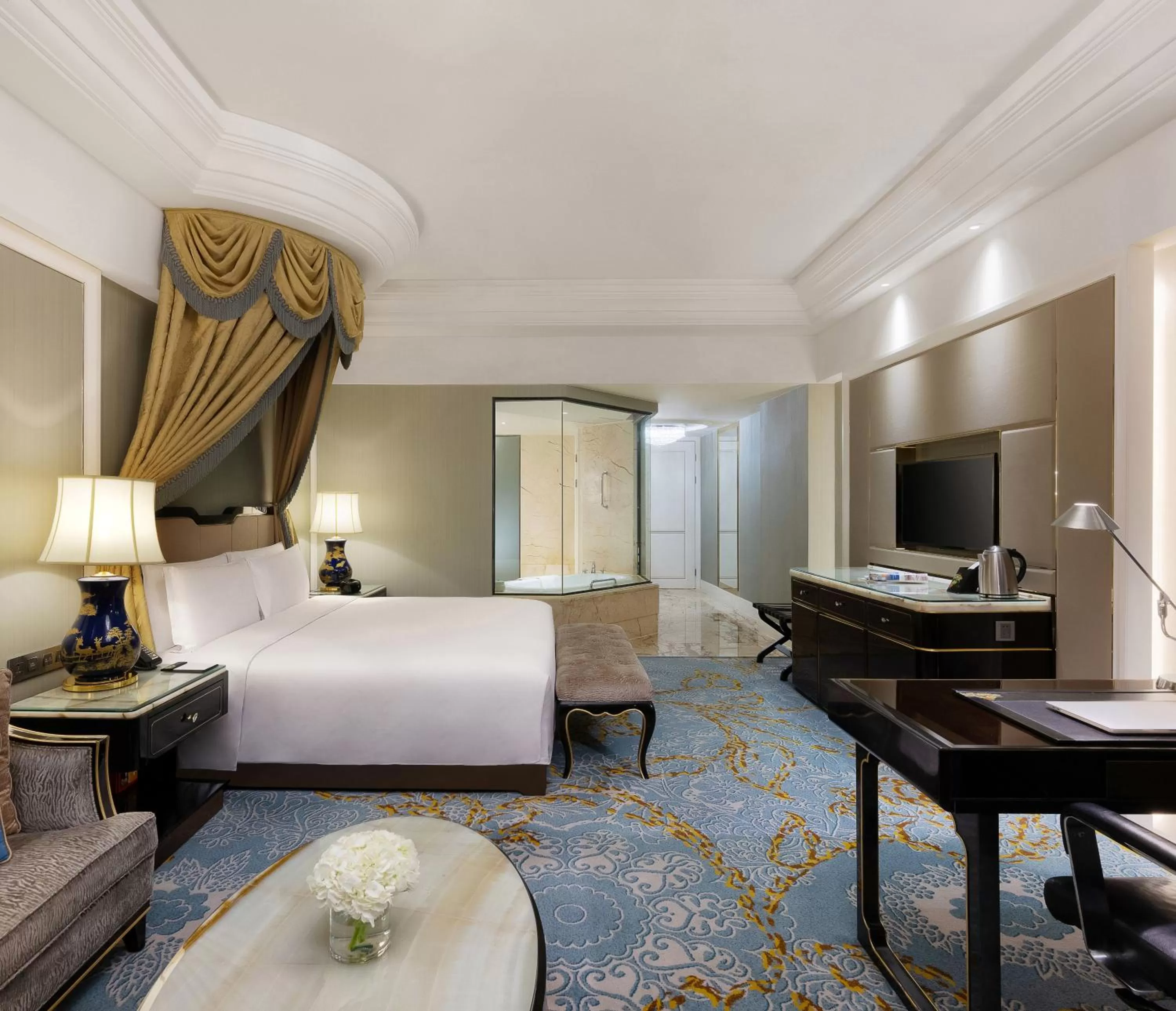 1 King One-Bedroom Suite in InterContinental Chengdu Global Center by IHG