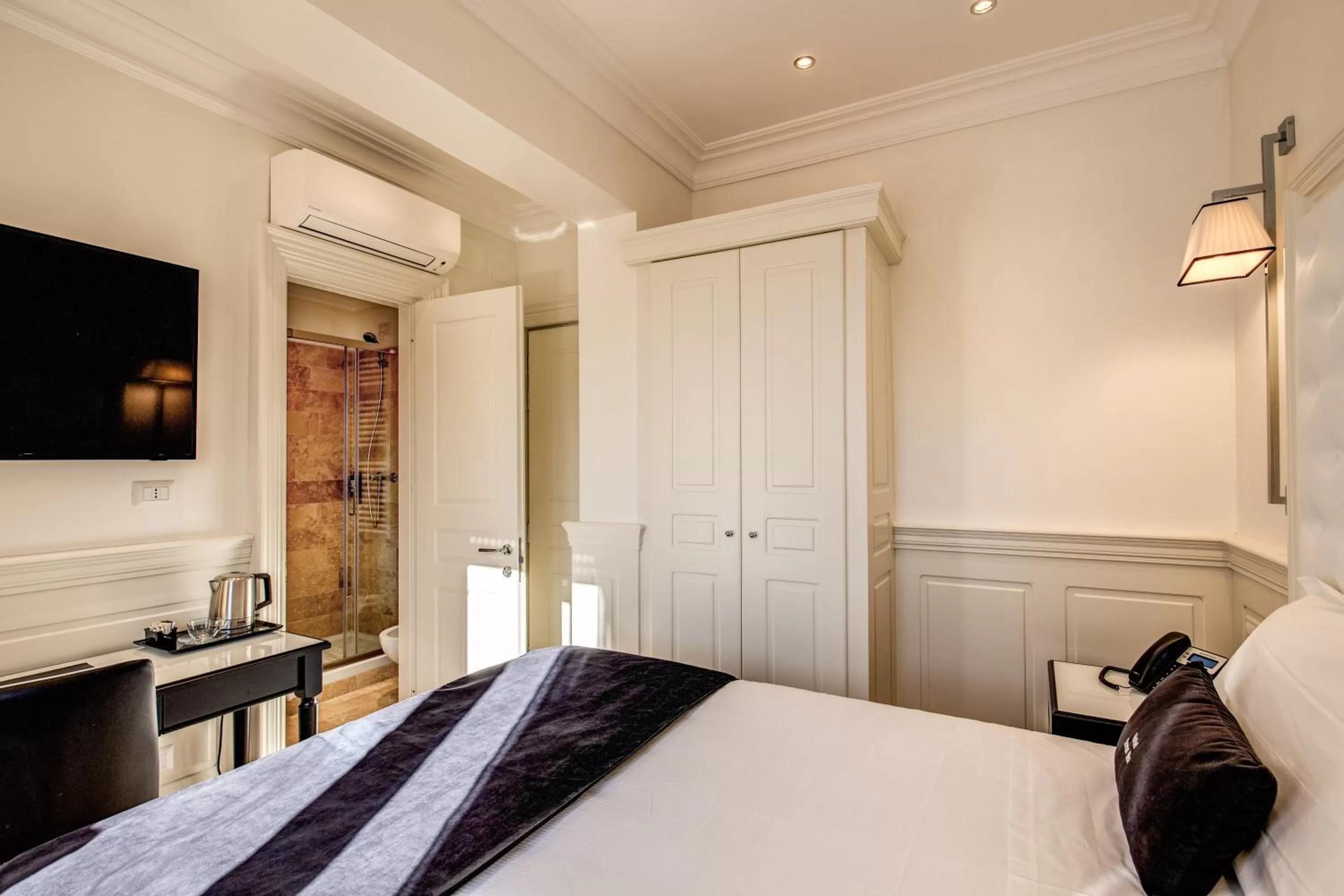 Single Room in Hotel Domus Mea