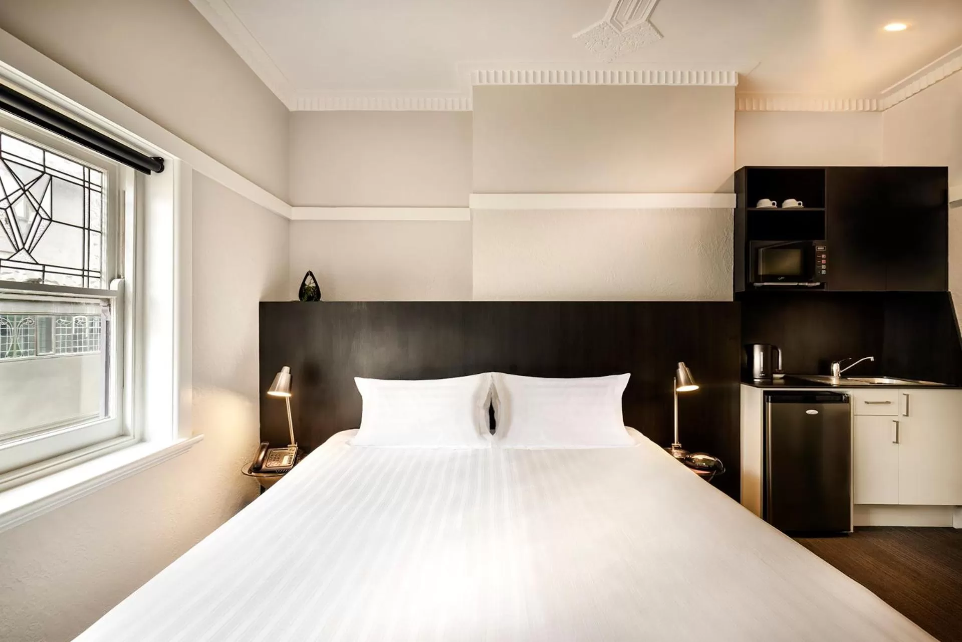 King Studio in Como Court Budget Accommodation