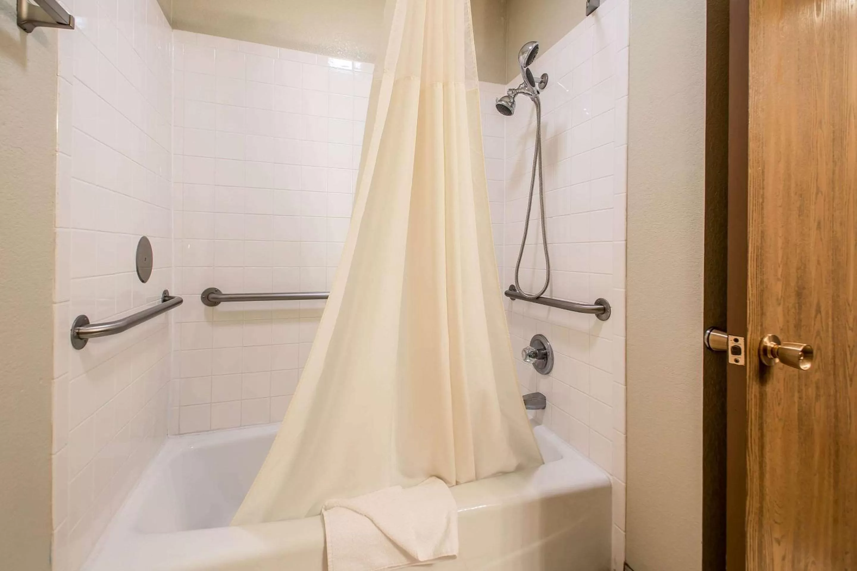 King Room - Non-Smoking in Quality Inn & Suites Decorah