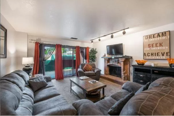 4 Bedroom Condominium  in Shadow Ridge by All Seasons Resort Lodging