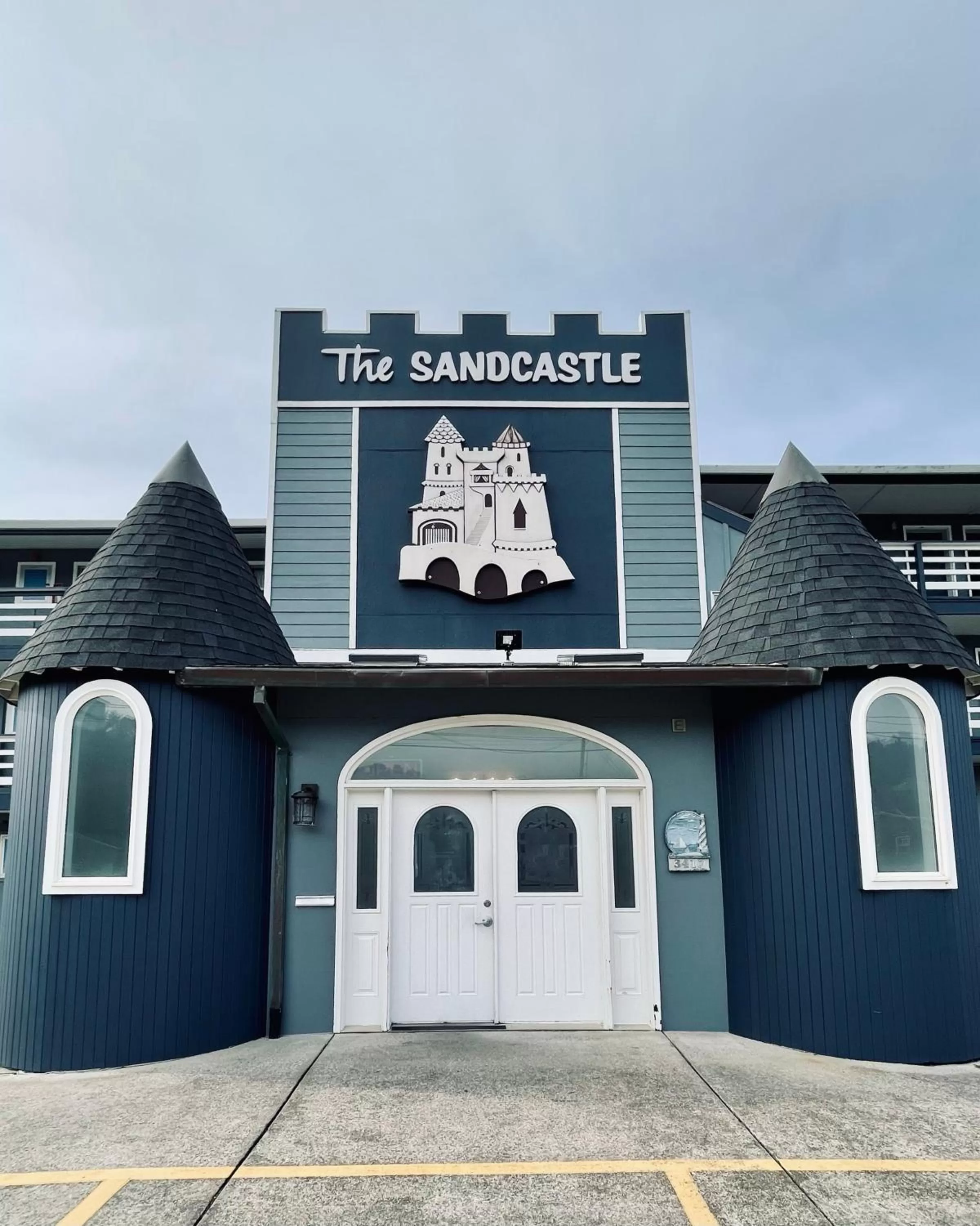 The Sandcastle Beachfront Hotel