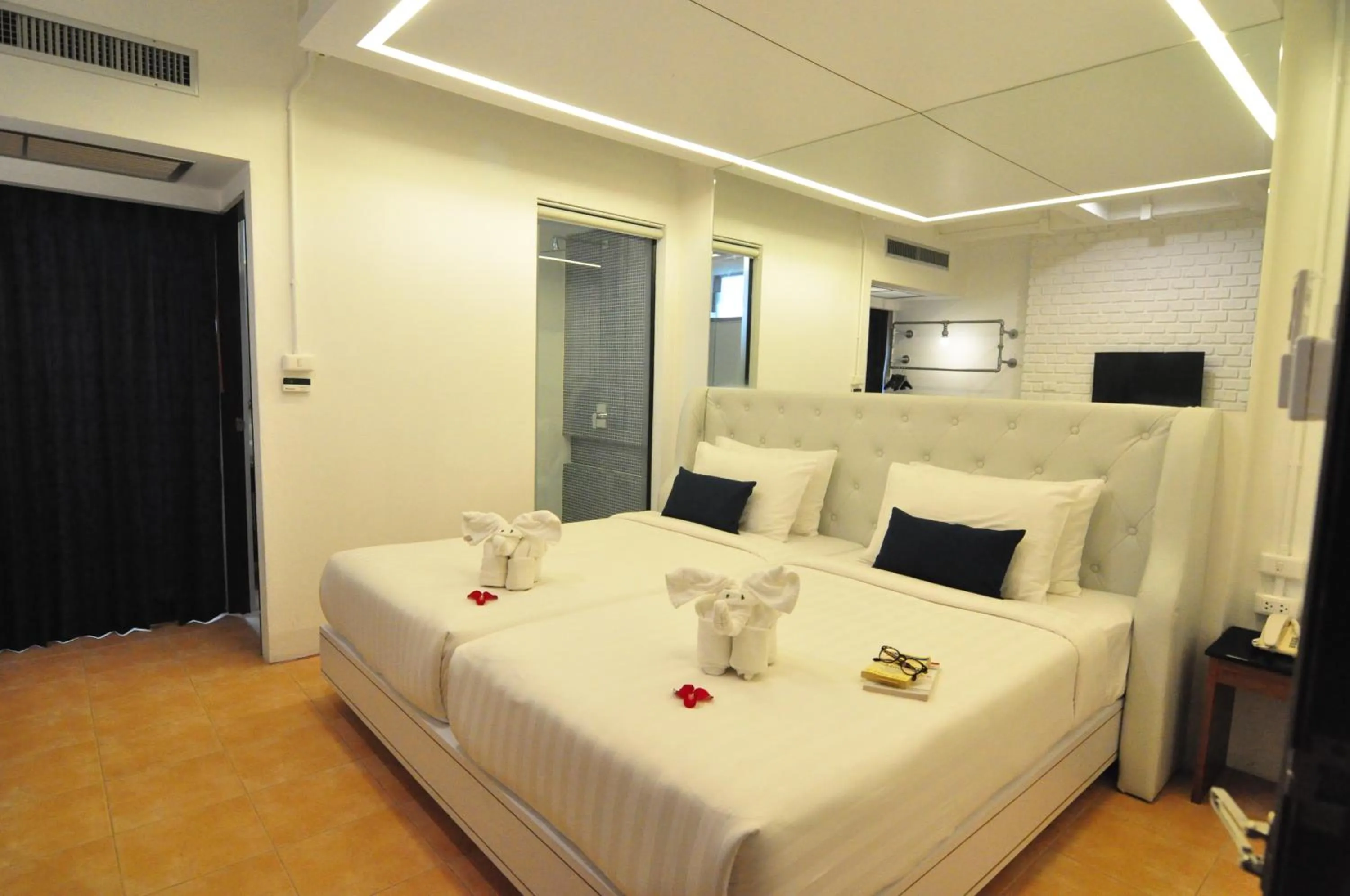 Deluxe Twin Room in Forty Winks Phuket Hotel