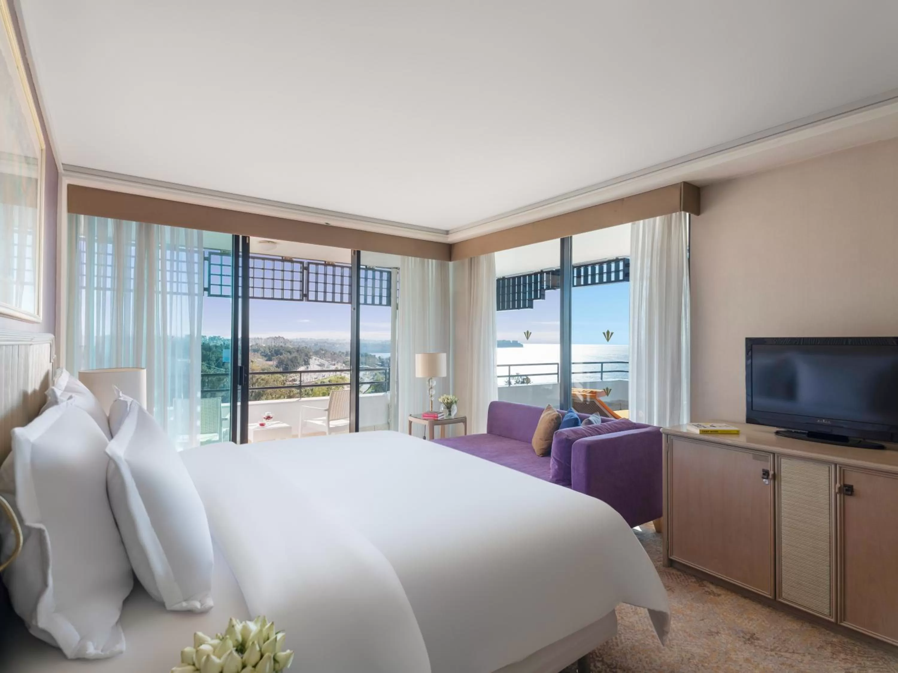 Photo of the whole room, Bed in Rixos Downtown Antalya - The Land Of Legends Access