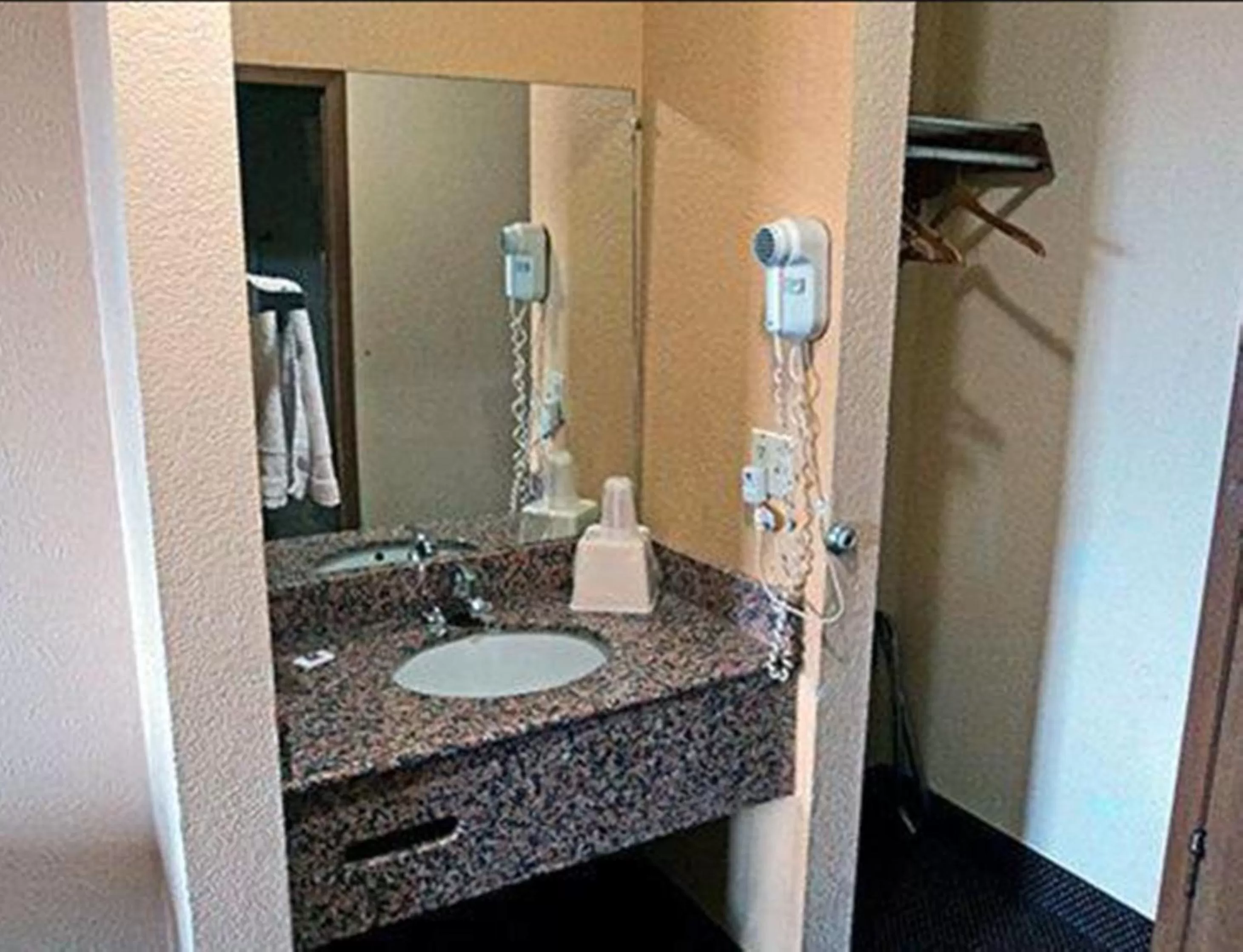 King Room - Disability Access - Non-Smoking in Motel 6-Moriarty, NM