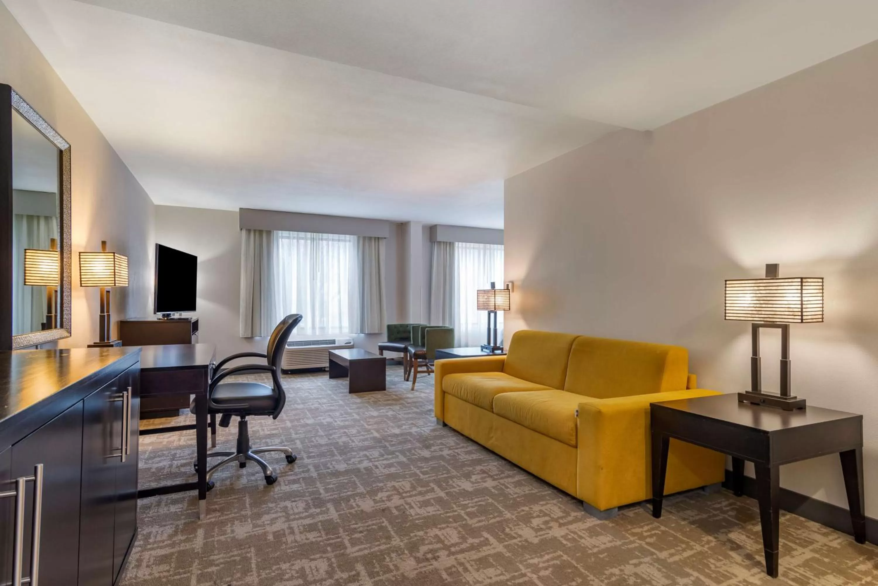 King Suite with Sofa Bed in Best Western Plus Dalton Inn