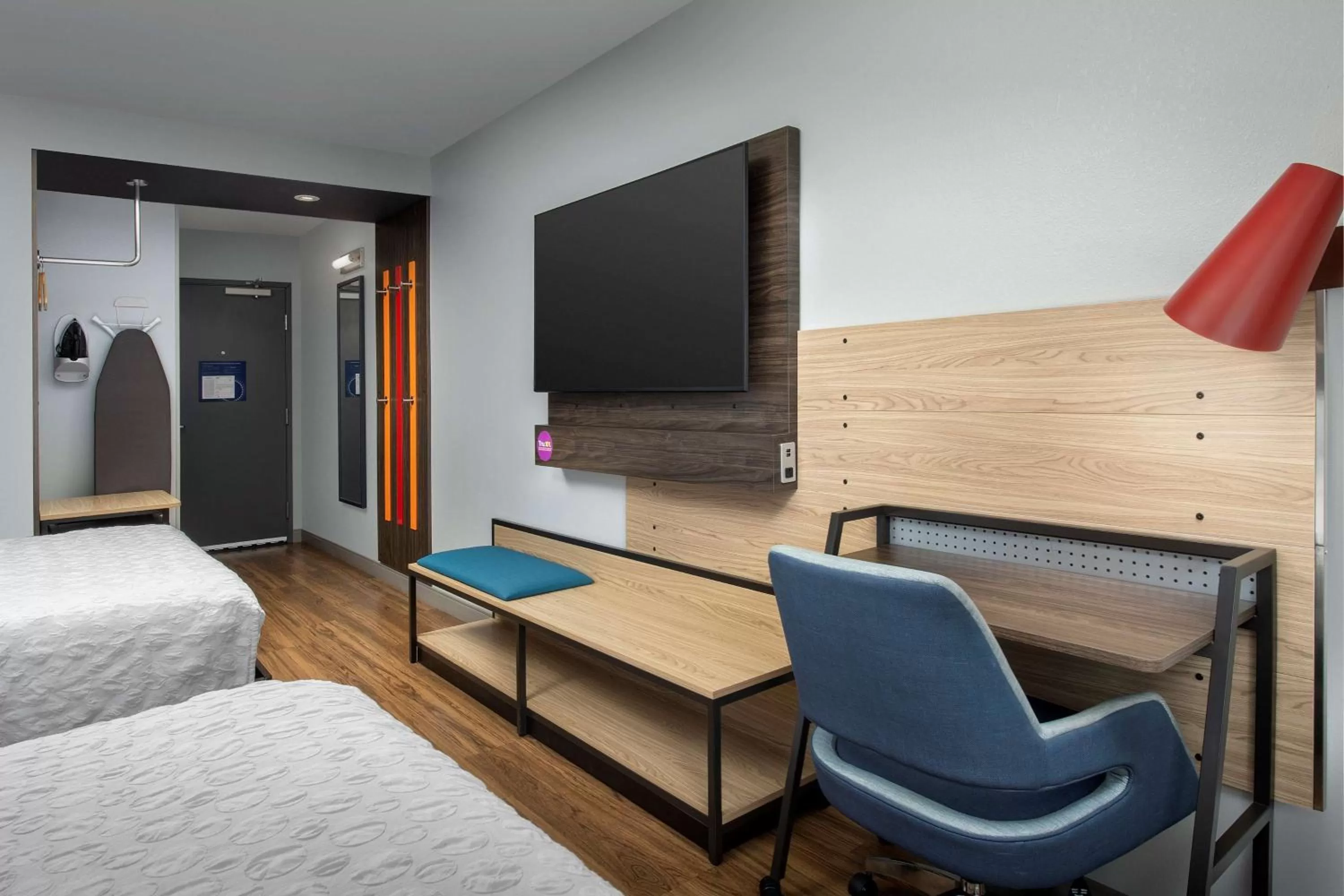 Queen Room with Two Queen Beds - Hearing Access in Tru By Hilton Rapid City Rushmore, Sd