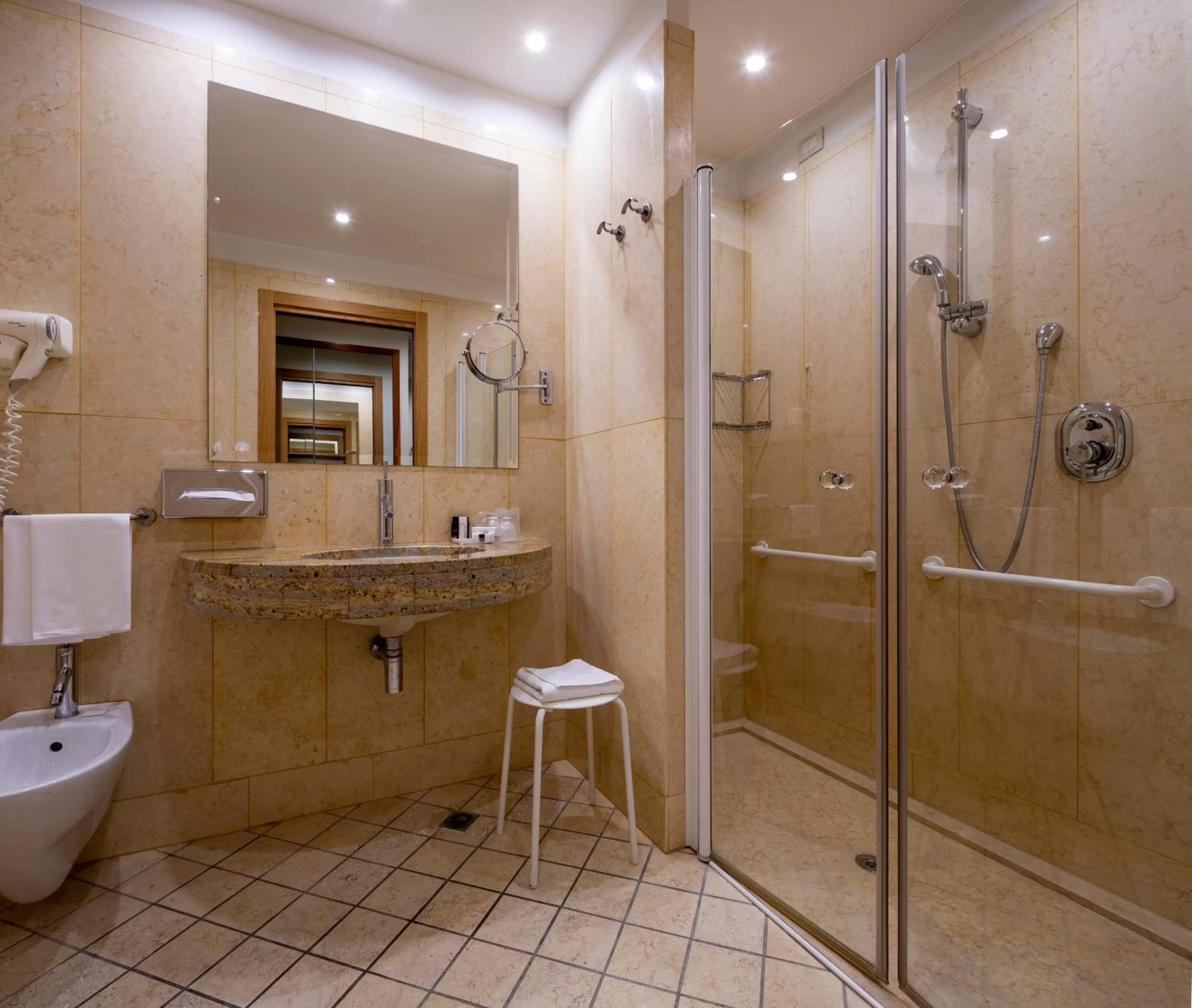 Standard King Room - Disability Access in Crowne Plaza Padova by IHG