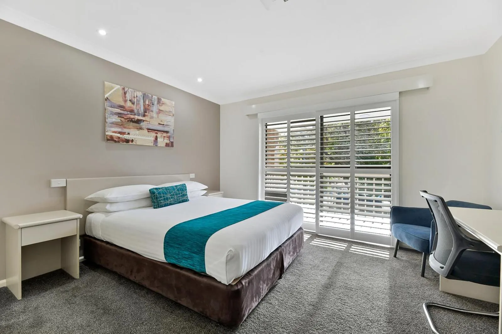 Deluxe Queen Room - single occupancy in Central Caleula Motor Lodge