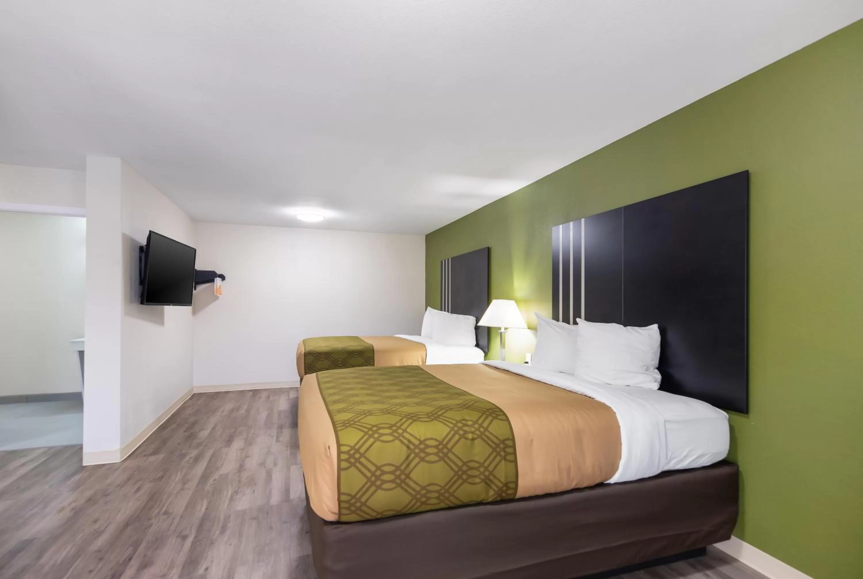 2 Queen Beds, Mobility Accessible Room, Bathtub w/ Grab Bars, Non-Smoking in Super 8 by Wyndham Palestine TX