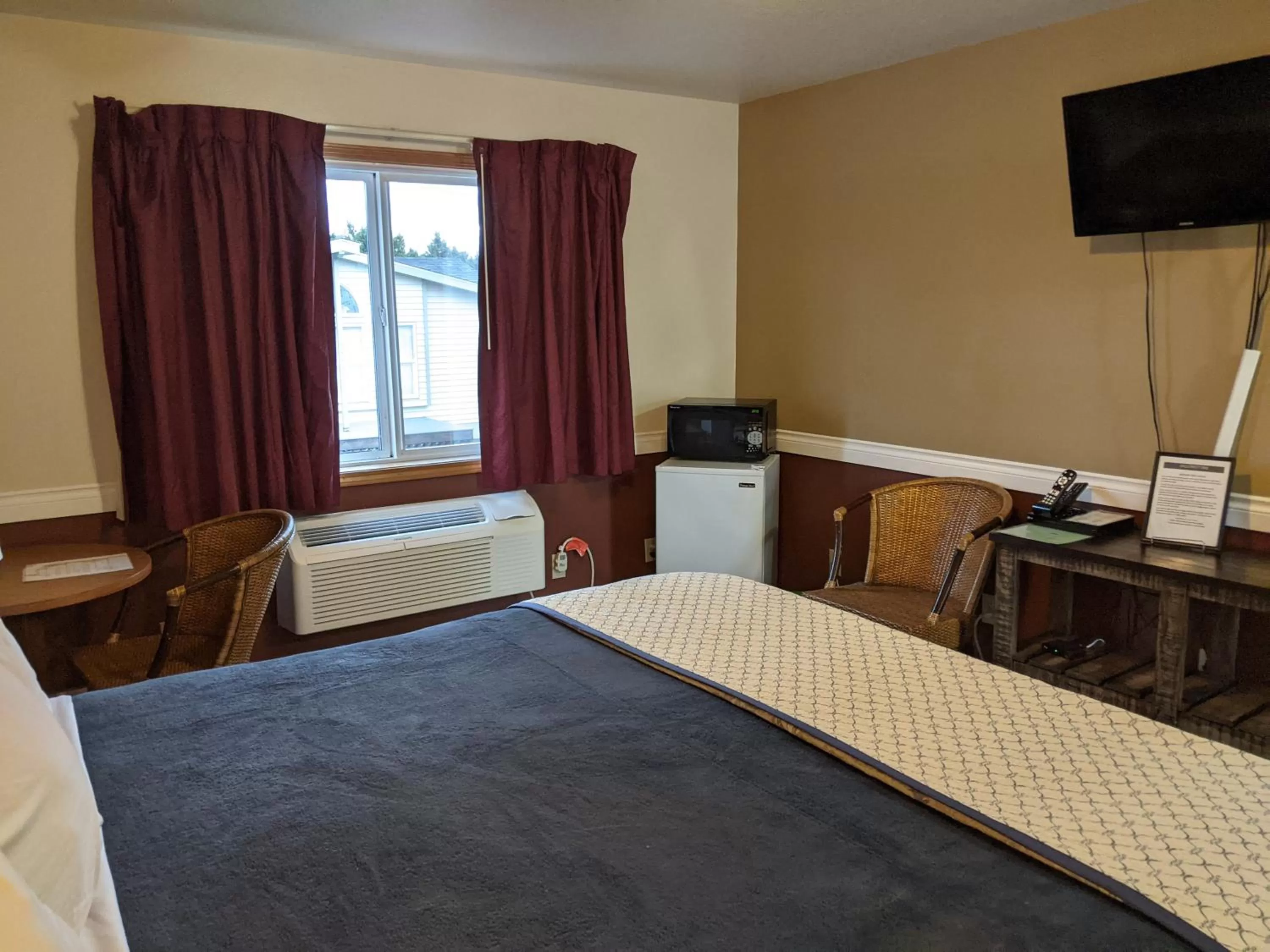 Standard King Room - Dog Friendly in Hillcrest Inn