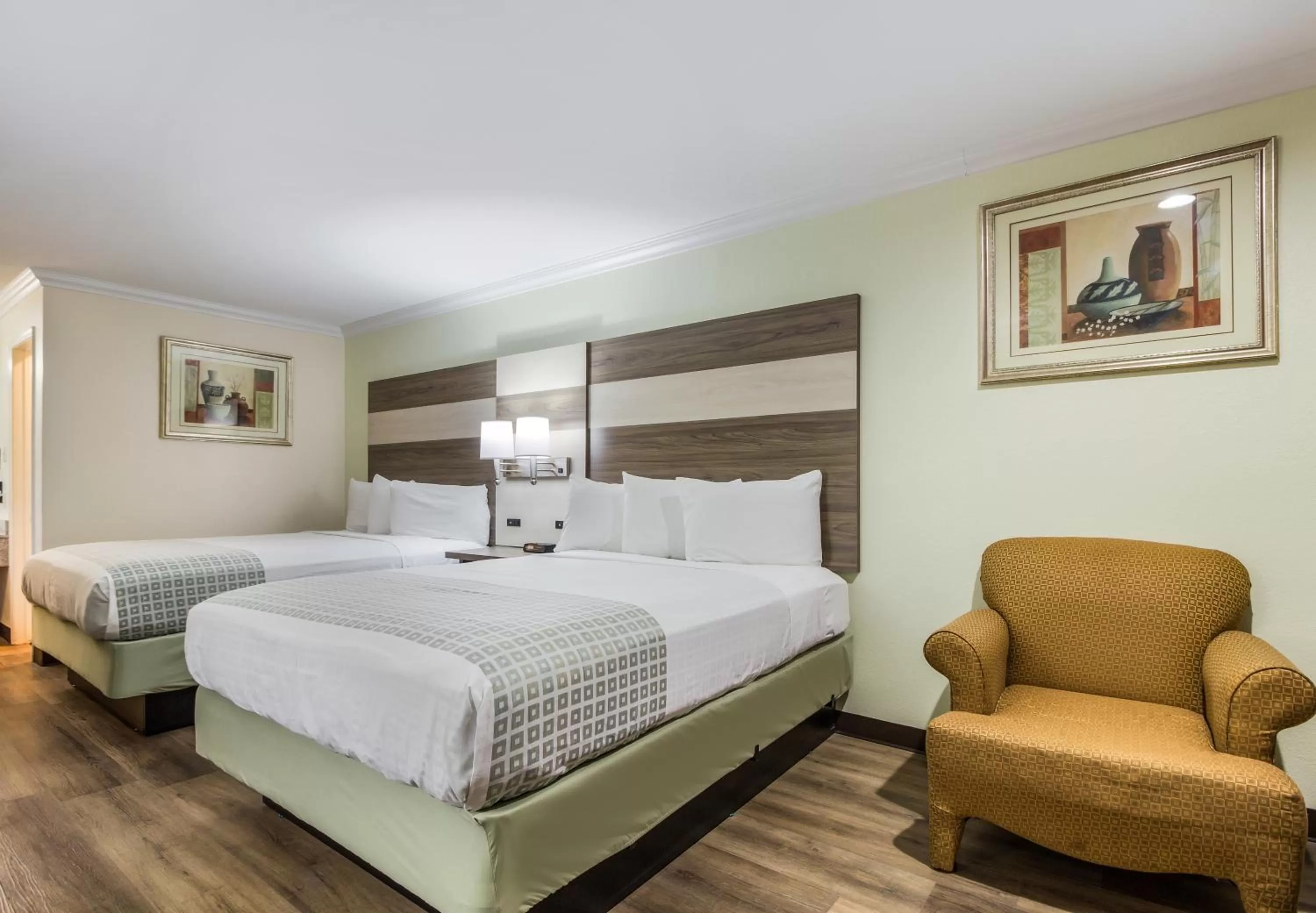 Queen Room with Two Queen Beds in Americas Best Value Inn Columbus