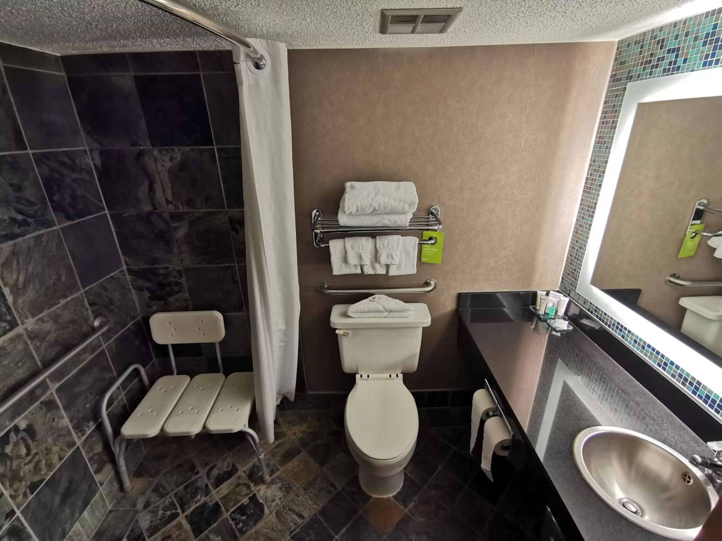 Queen Room in iHOTEL & Conference Centre Red Deer