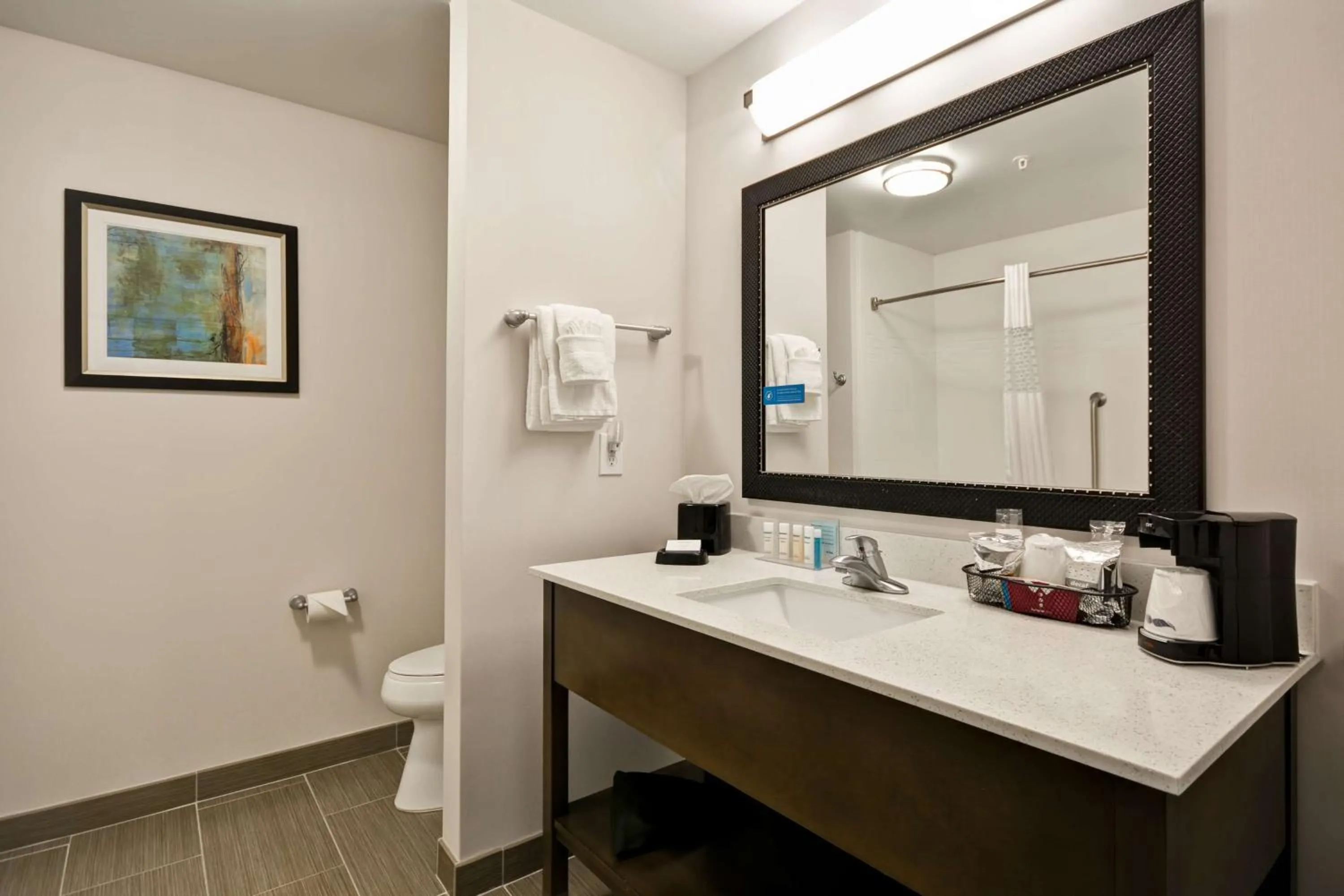 Queen Room with Two Queen Beds - Hearing Access/Non-Smoking in Hampton Inn Kenedy