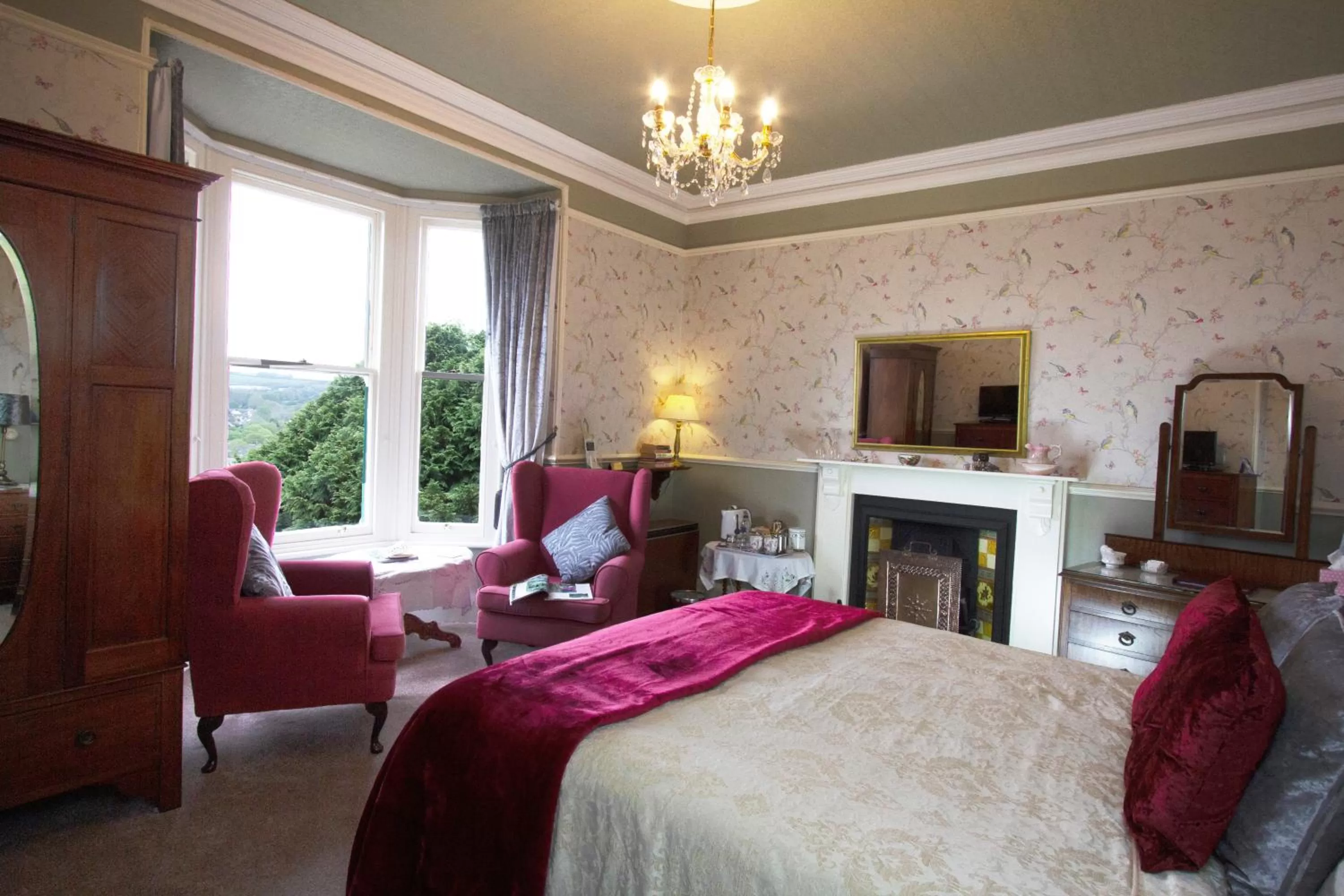 Deluxe Family Suite in Penrose Bed & Breakfast