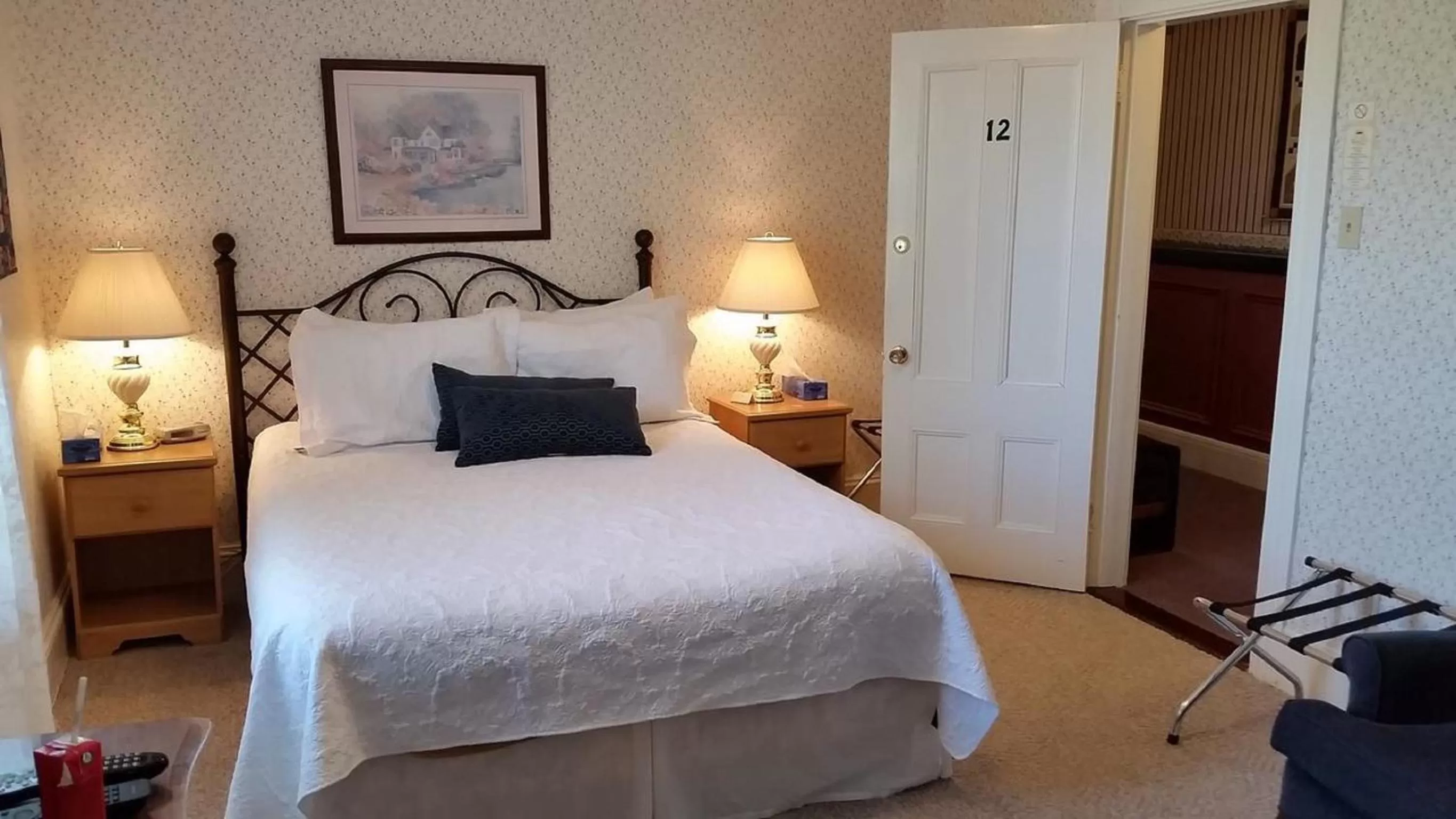 Queen Room (#12) in Bayside Inn