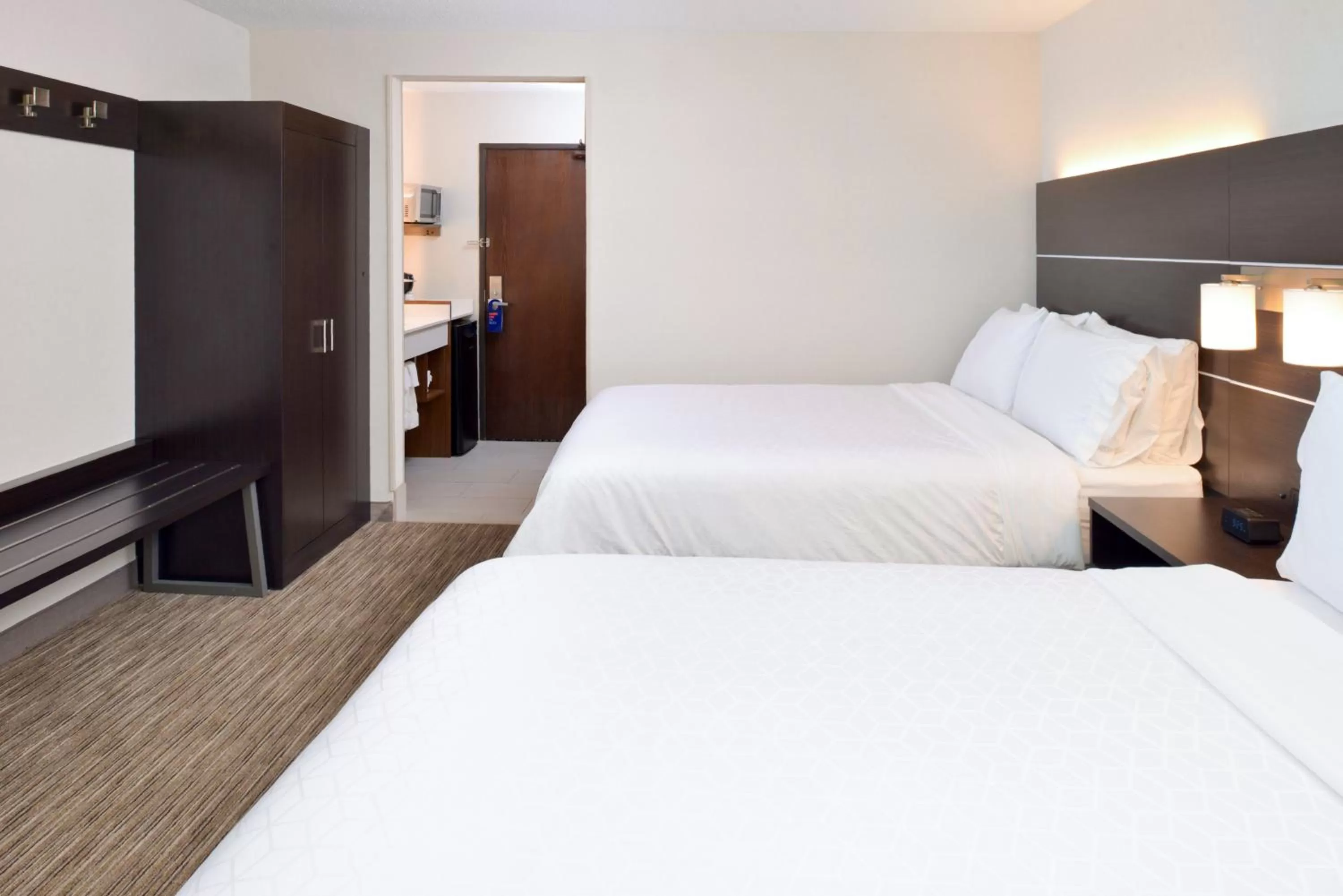 Standard Queen Room with Two Queen Beds in Holiday Inn Express Wixom by IHG