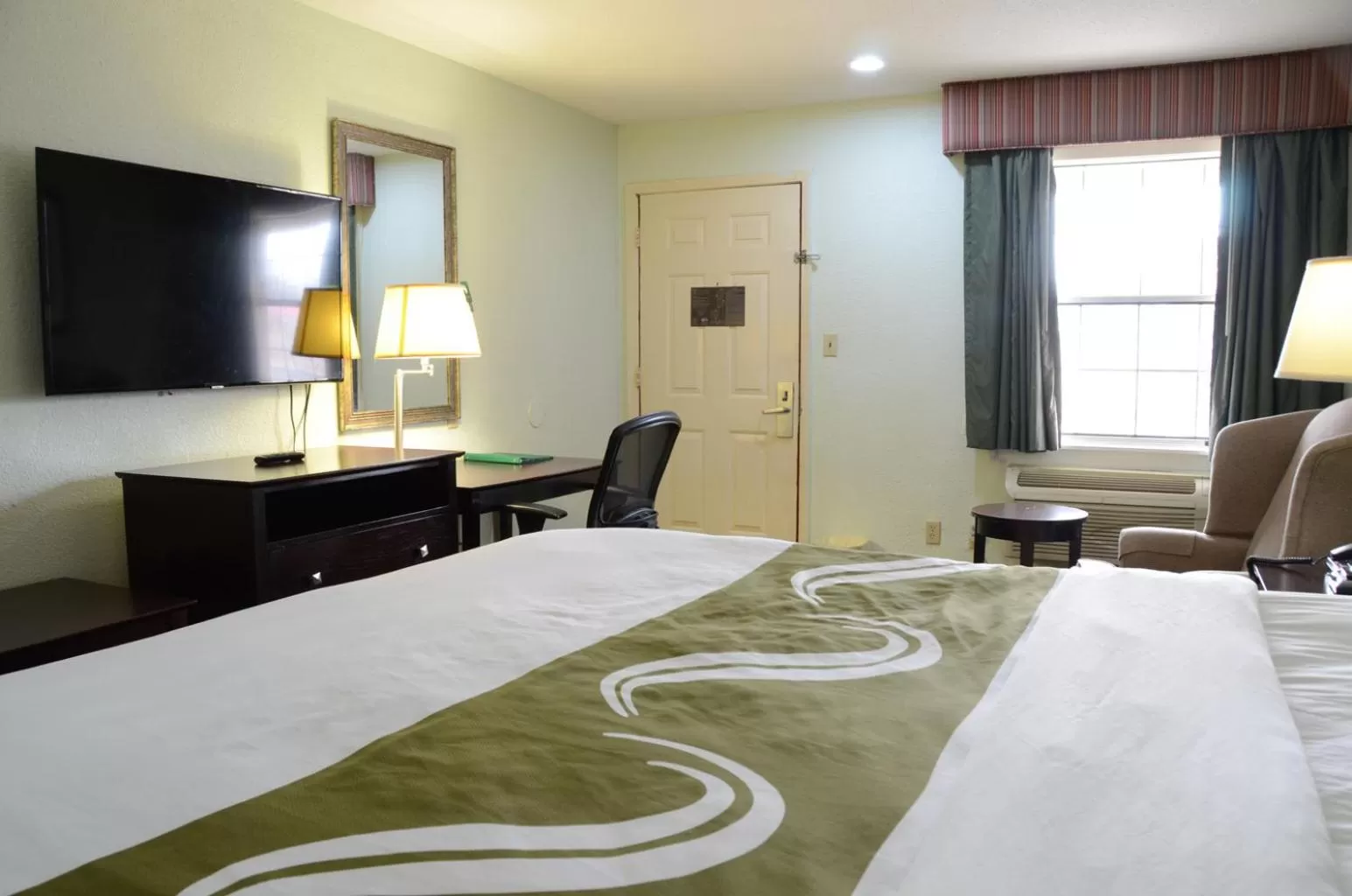 King Room - Non-Smoking in Quality Inn & Suites Covington