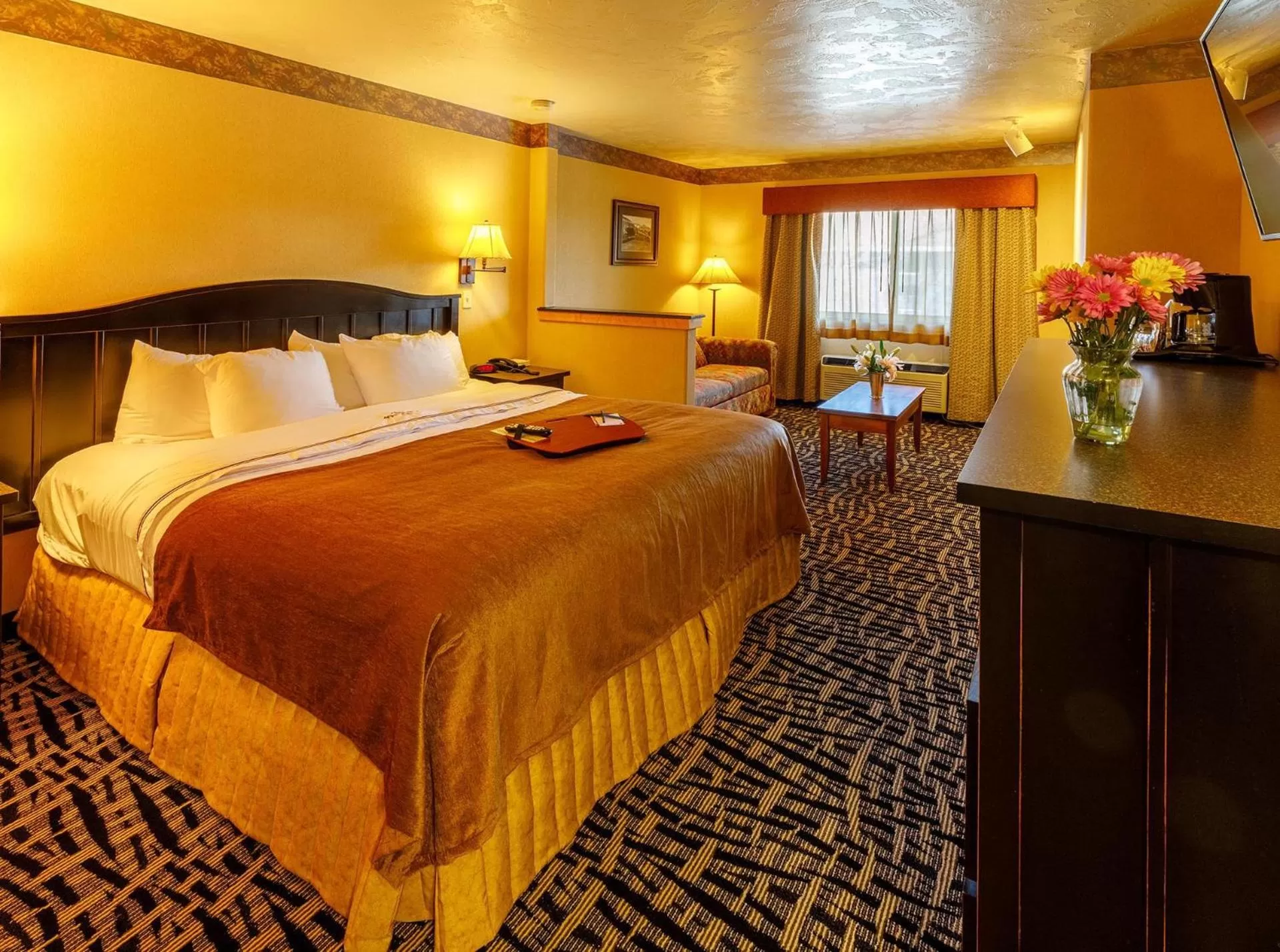 King Suite with Fireplace in 49'er Inn & Suites