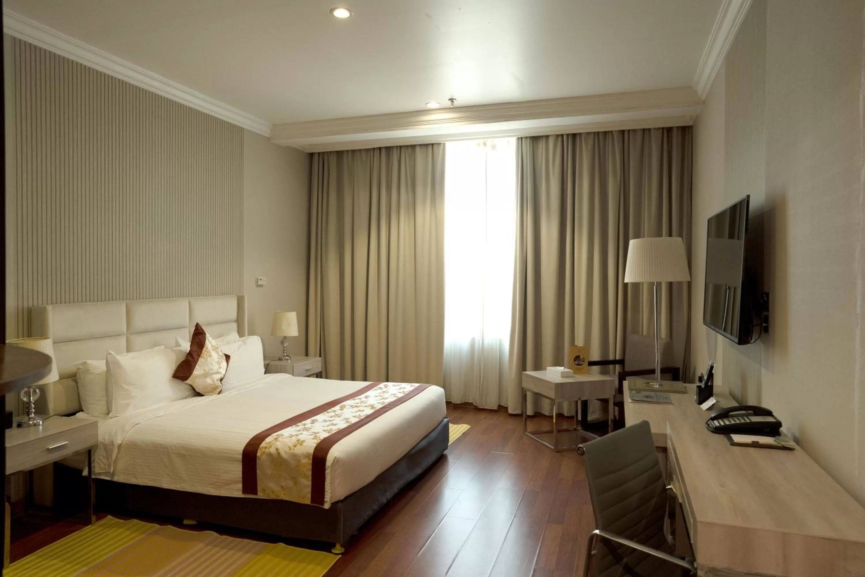 Deluxe King Room in City Tower Hotel