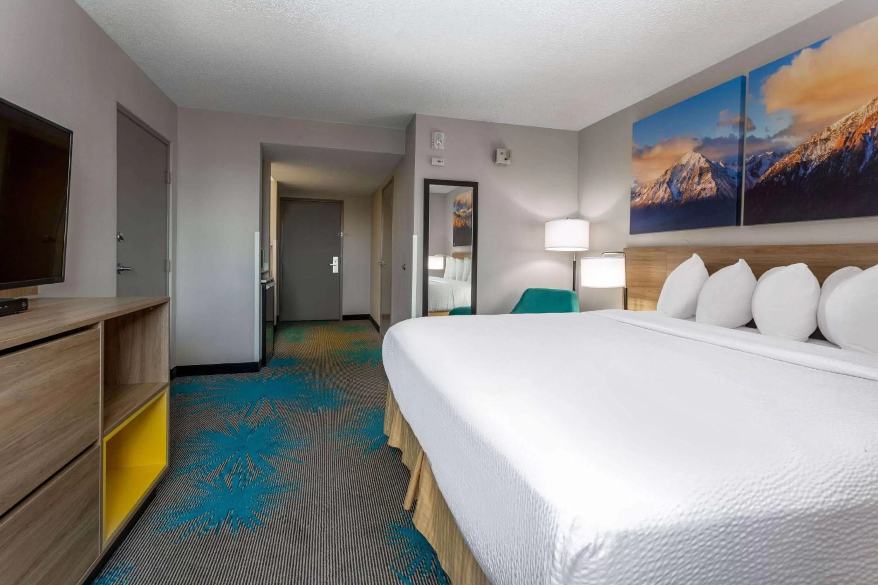 King Room - Disability Access/Non-Smoking in Days Inn & Suites by Wyndham Denver International Airport