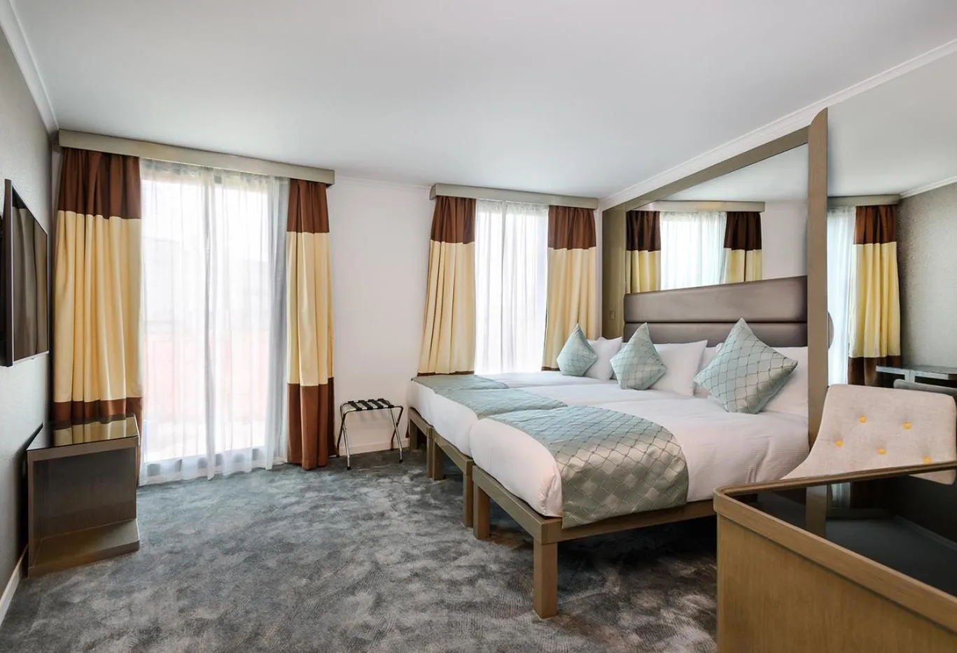 Basic Triple Room in Atrium Hotel Heathrow