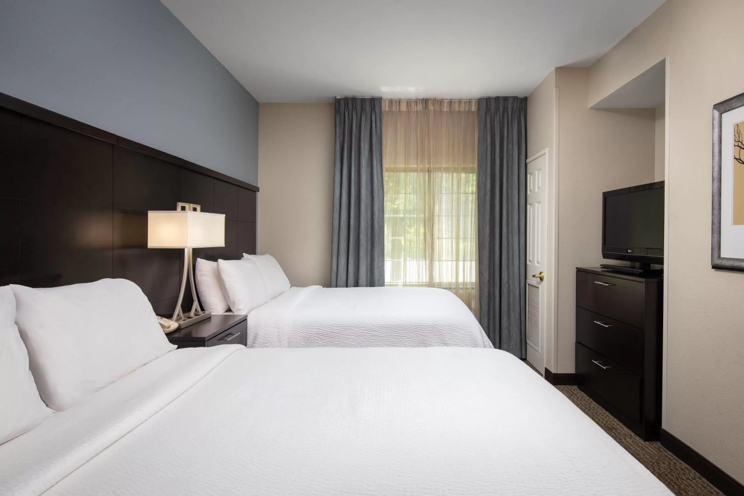 One-Bedroom Suite with Two Queen Beds in Staybridge Suites Fairfield Napa Valley Area by IHG