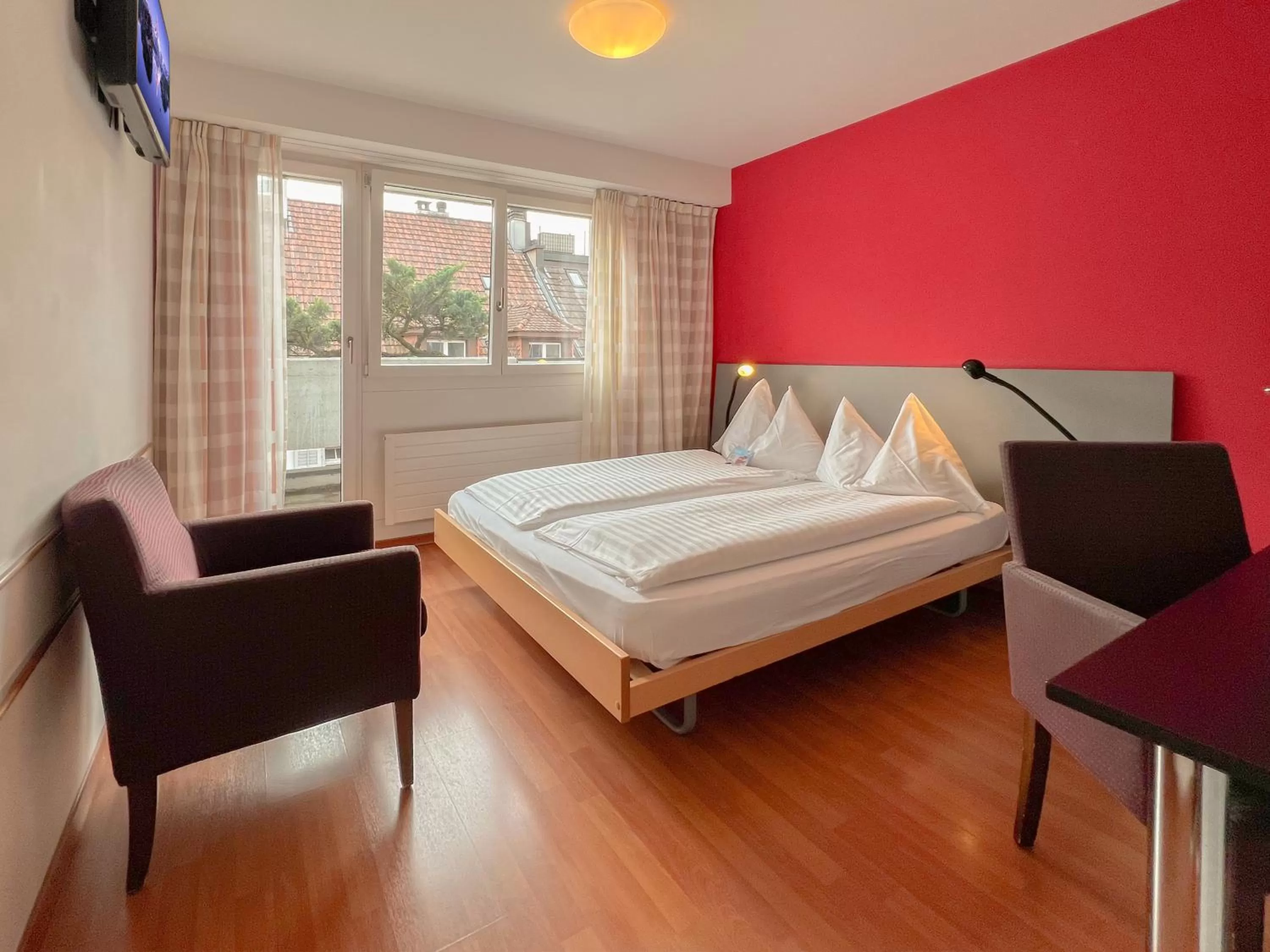 Superior King Room in Hotel Rothaus Luzern & Peruvian Culinary Art