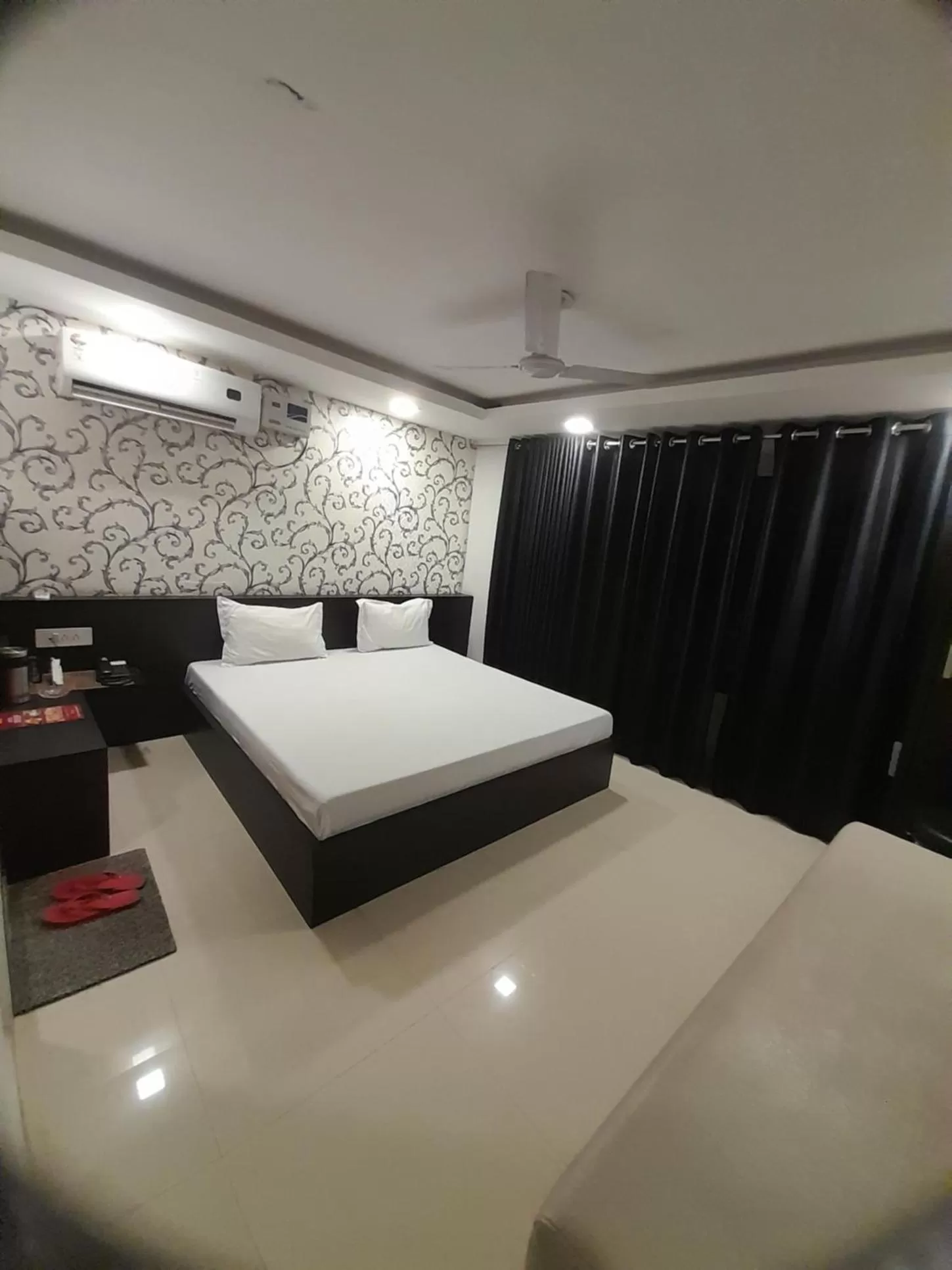 Large Double Room - single occupancy in Hotel Shree