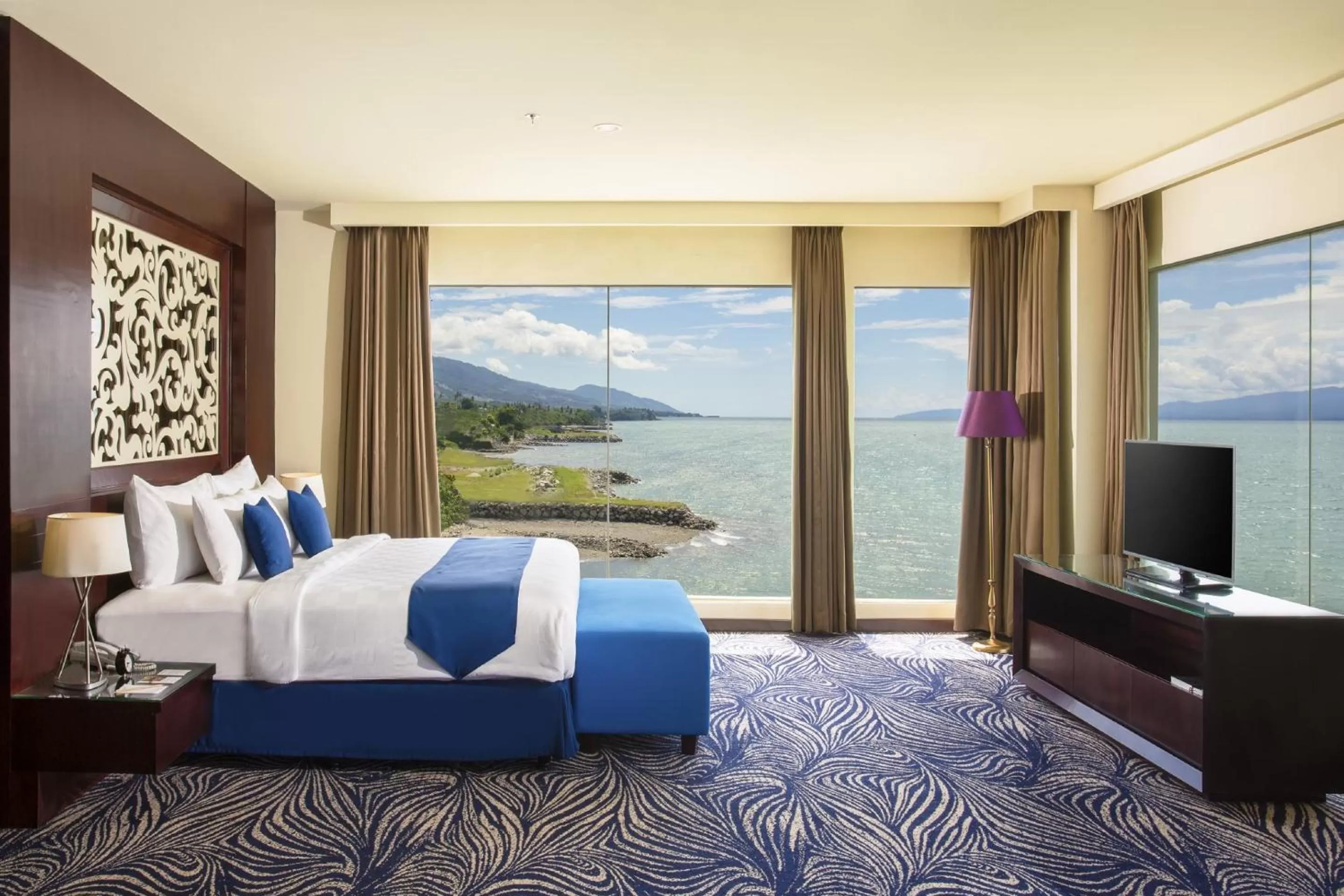 Suite with Sea View in Swiss-Belhotel Silae Palu