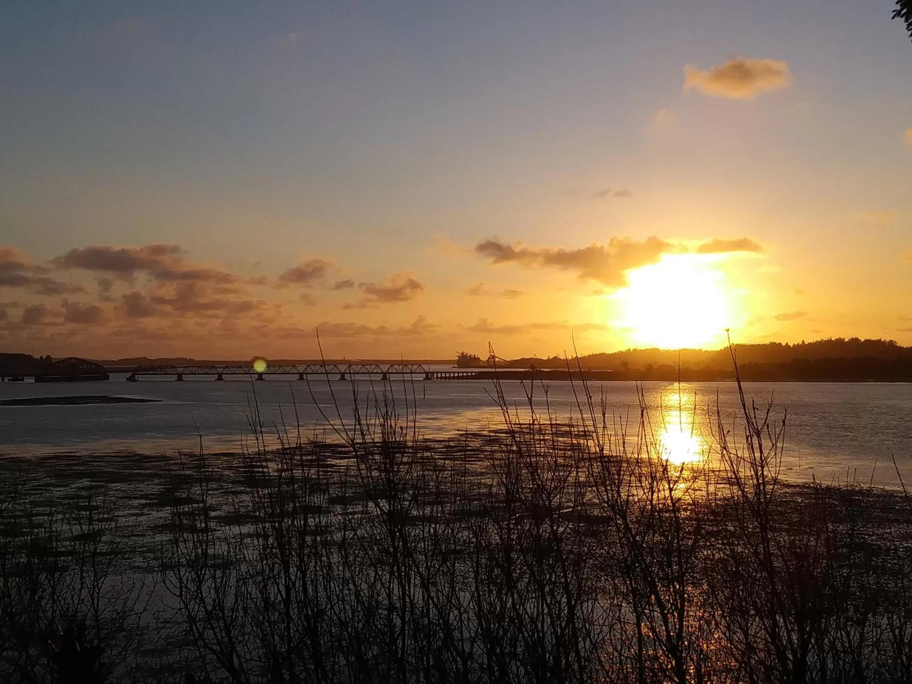 Queen Room with Two Queen Beds with Kitchenette in Bay Bridge Motel