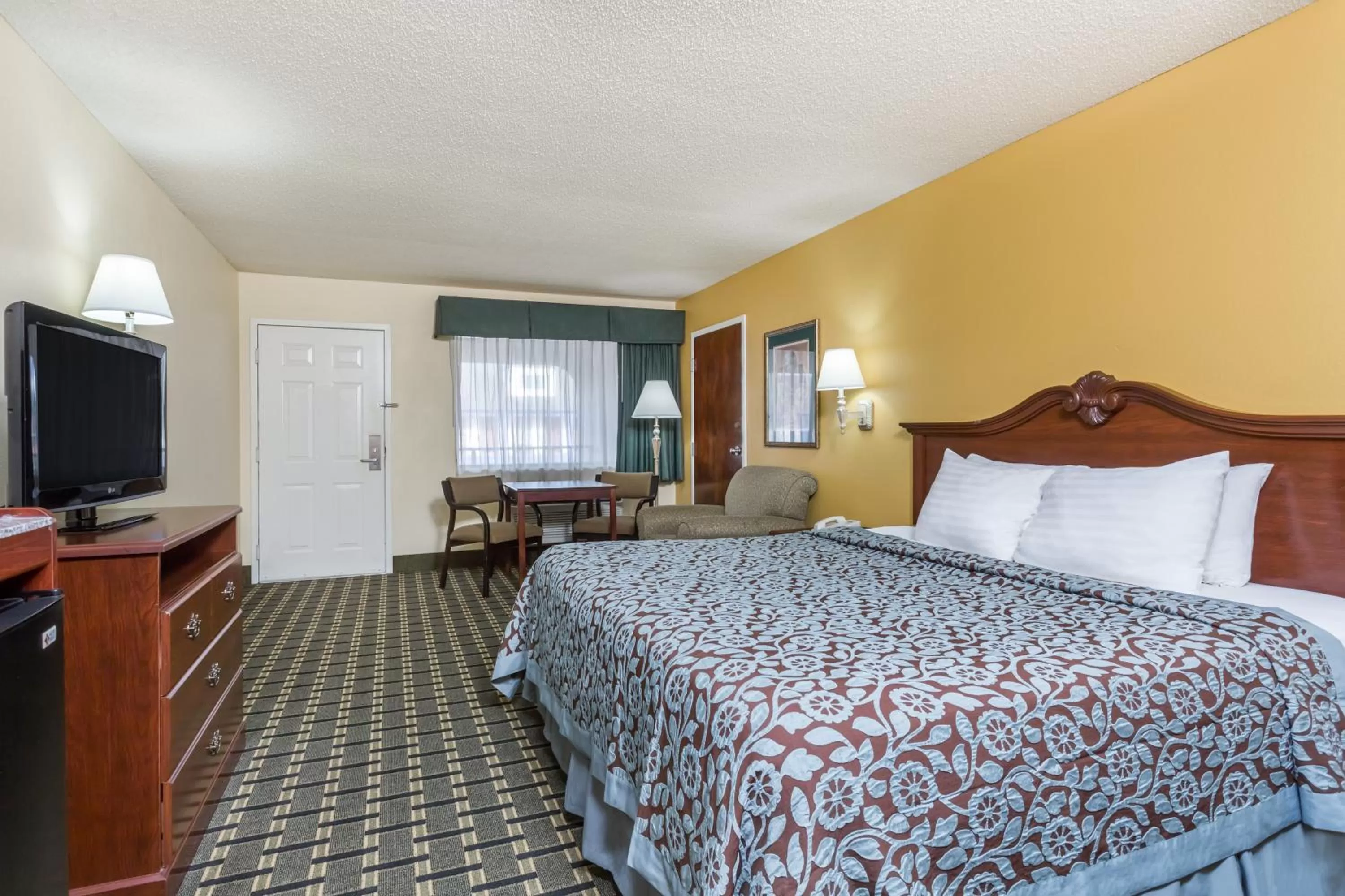 King Room - Non-Smoking in Days Inn & Suites by Wyndham Warner Robins Near Robins AFB