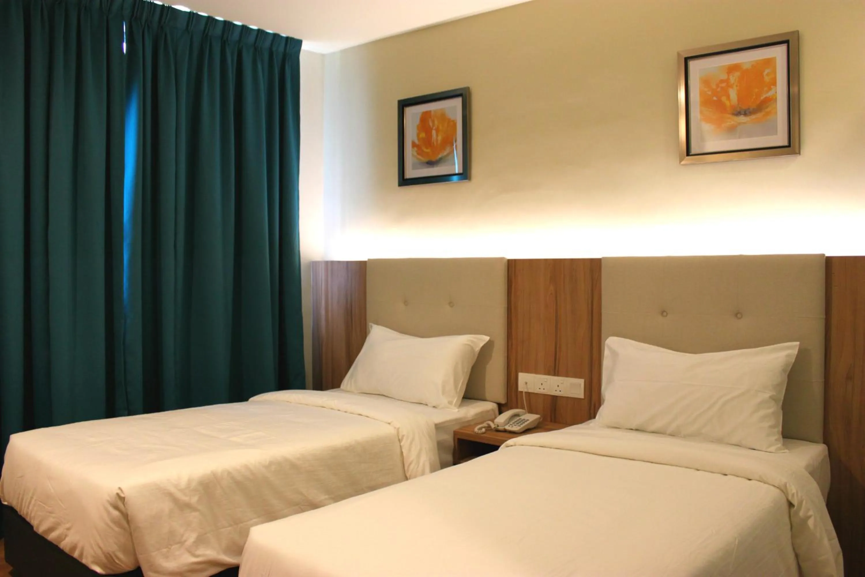 Superior Twin Window in BIG M Hotel