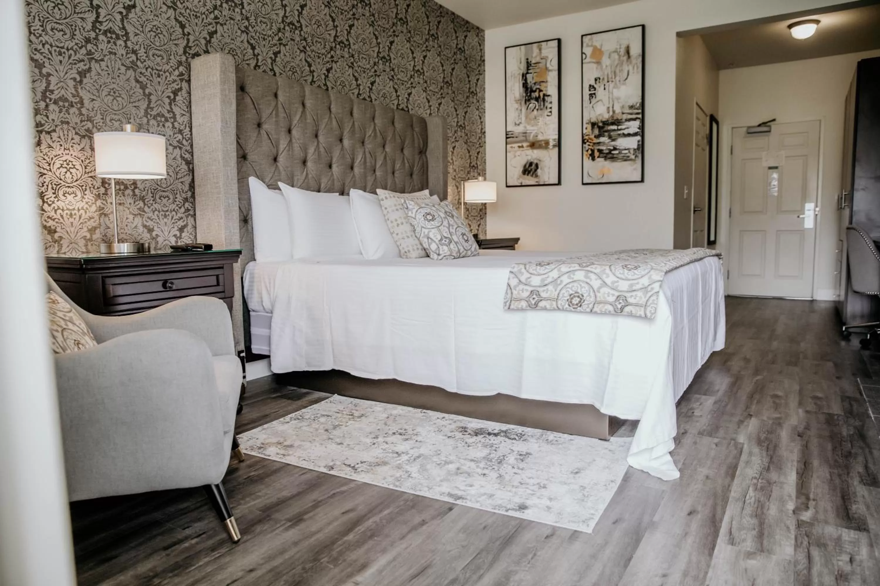 Deluxe Queen Room in Geyserville Inn