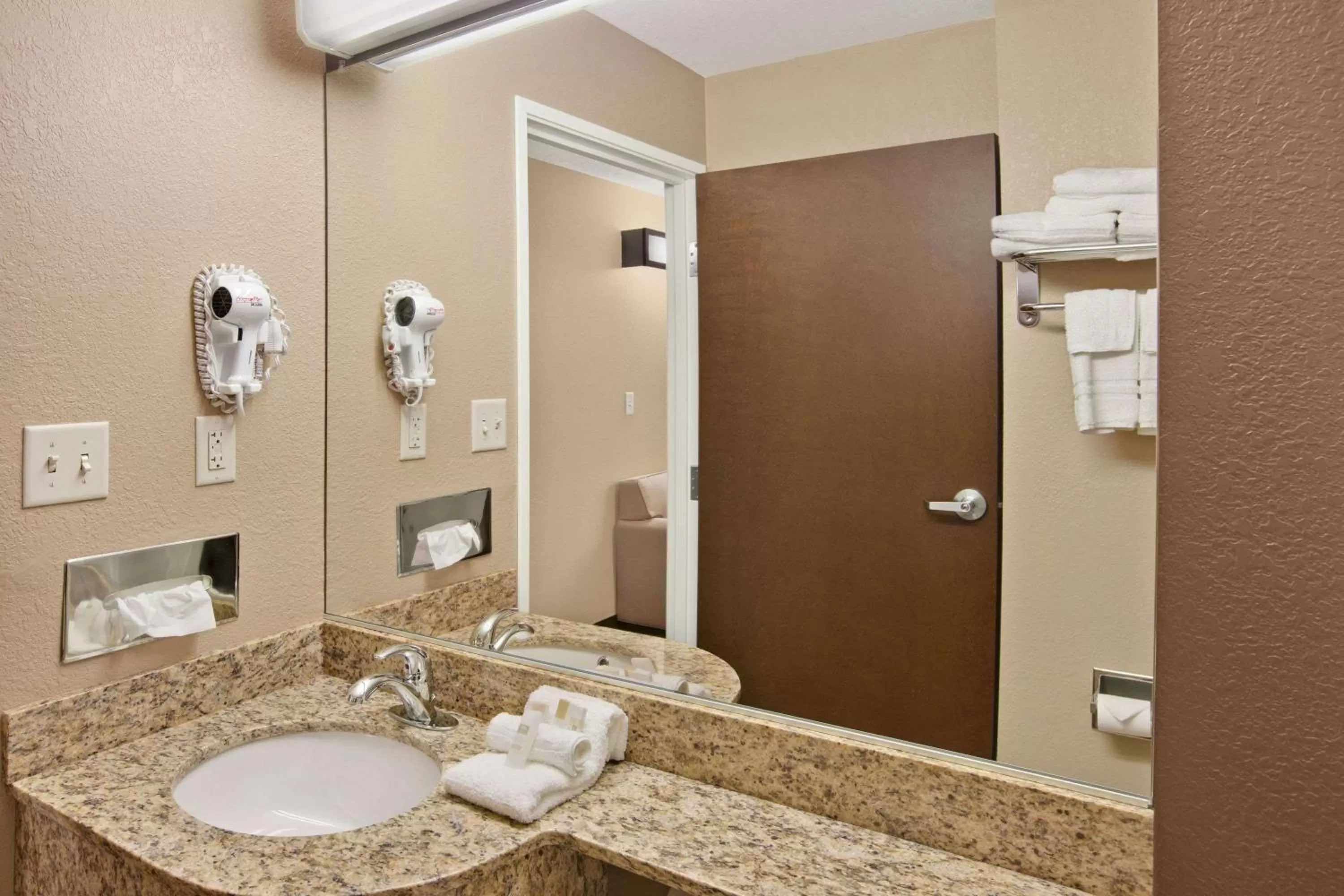 Queen Room - Disability Access/Non-Smoking in Microtel Inn & Suites-Sayre, PA