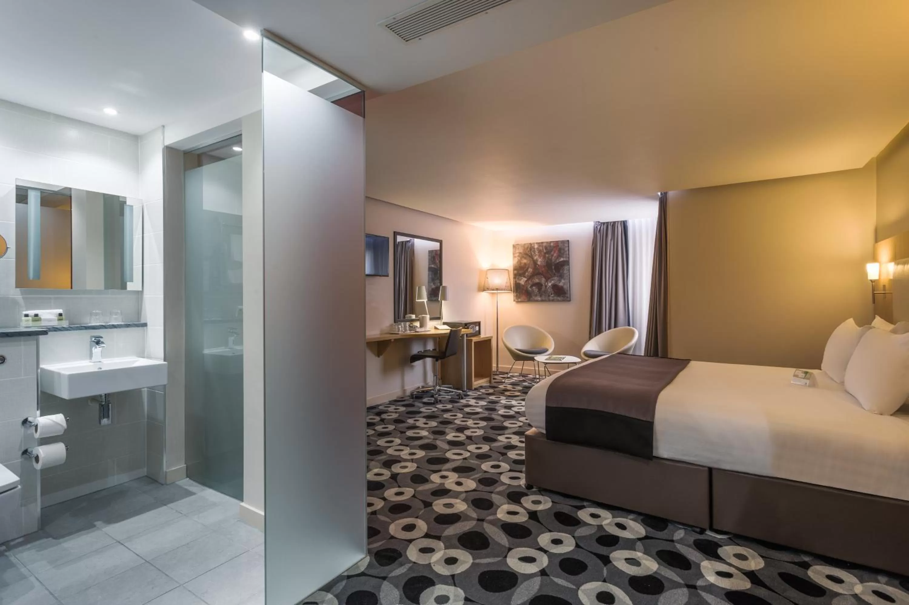 Premium King Room in Holiday Inn Sittingbourne by IHG