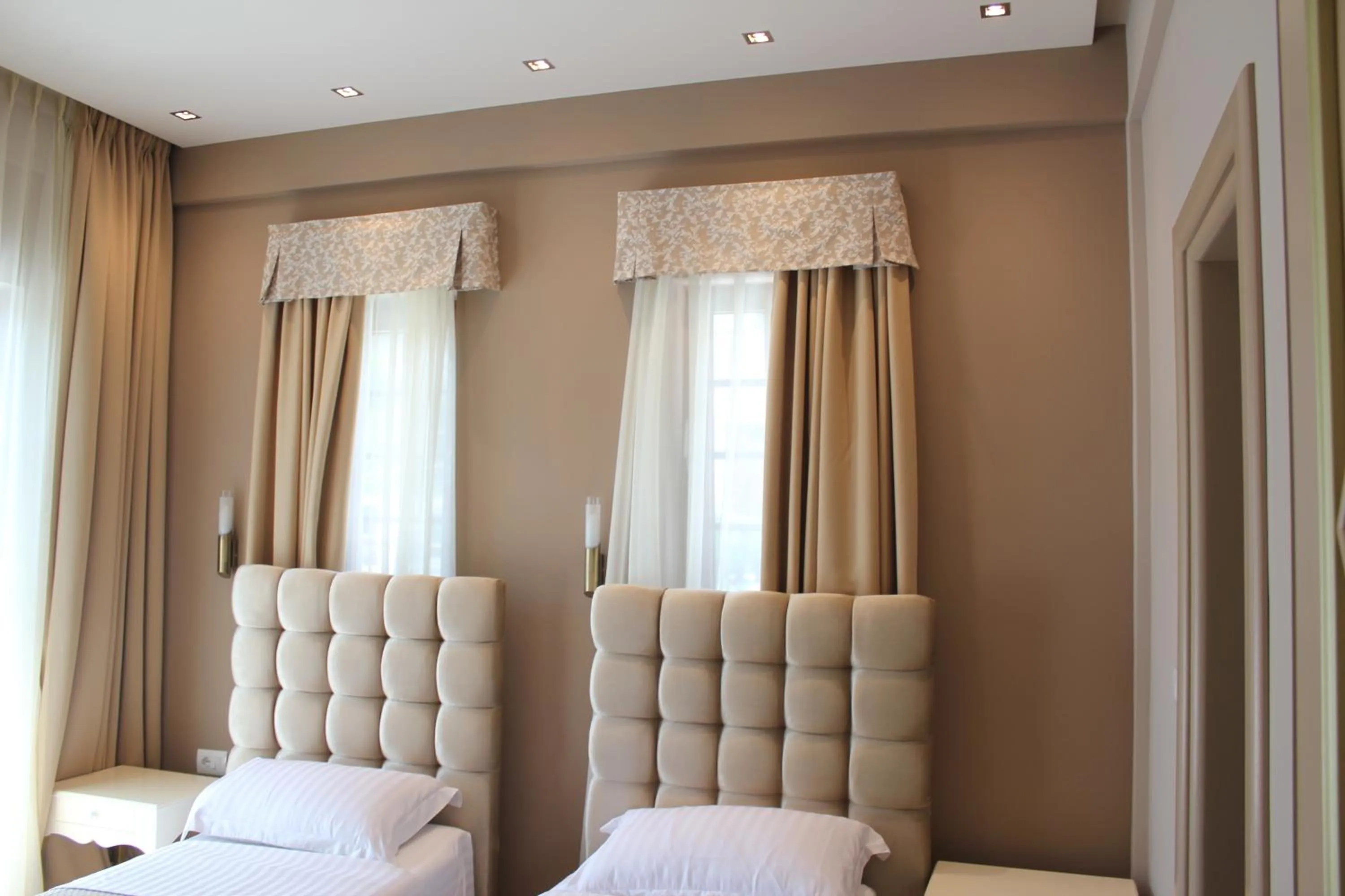 Double or Twin Room with Balcony in Hotel Rezidenca Desaret